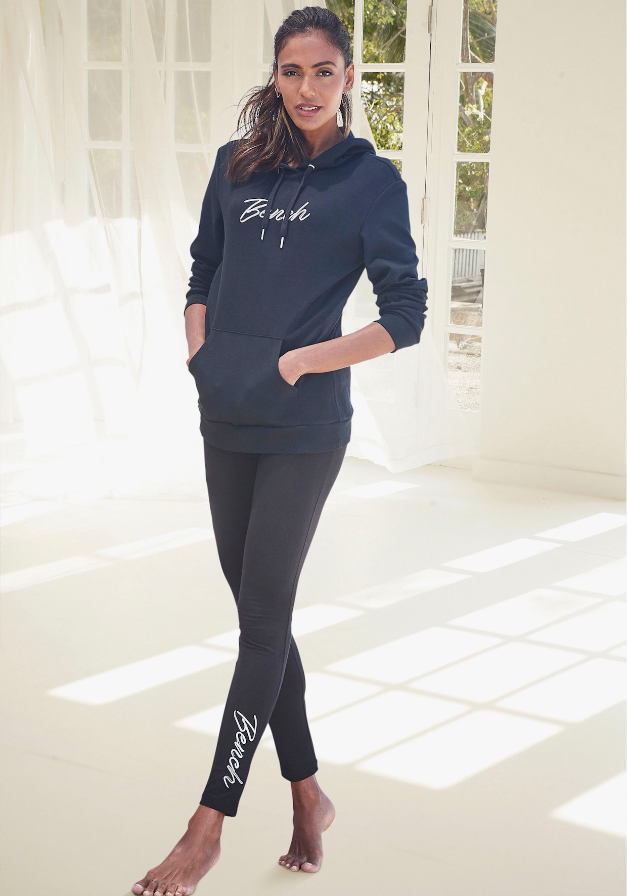 Sweatshirt met capuchon - zwart