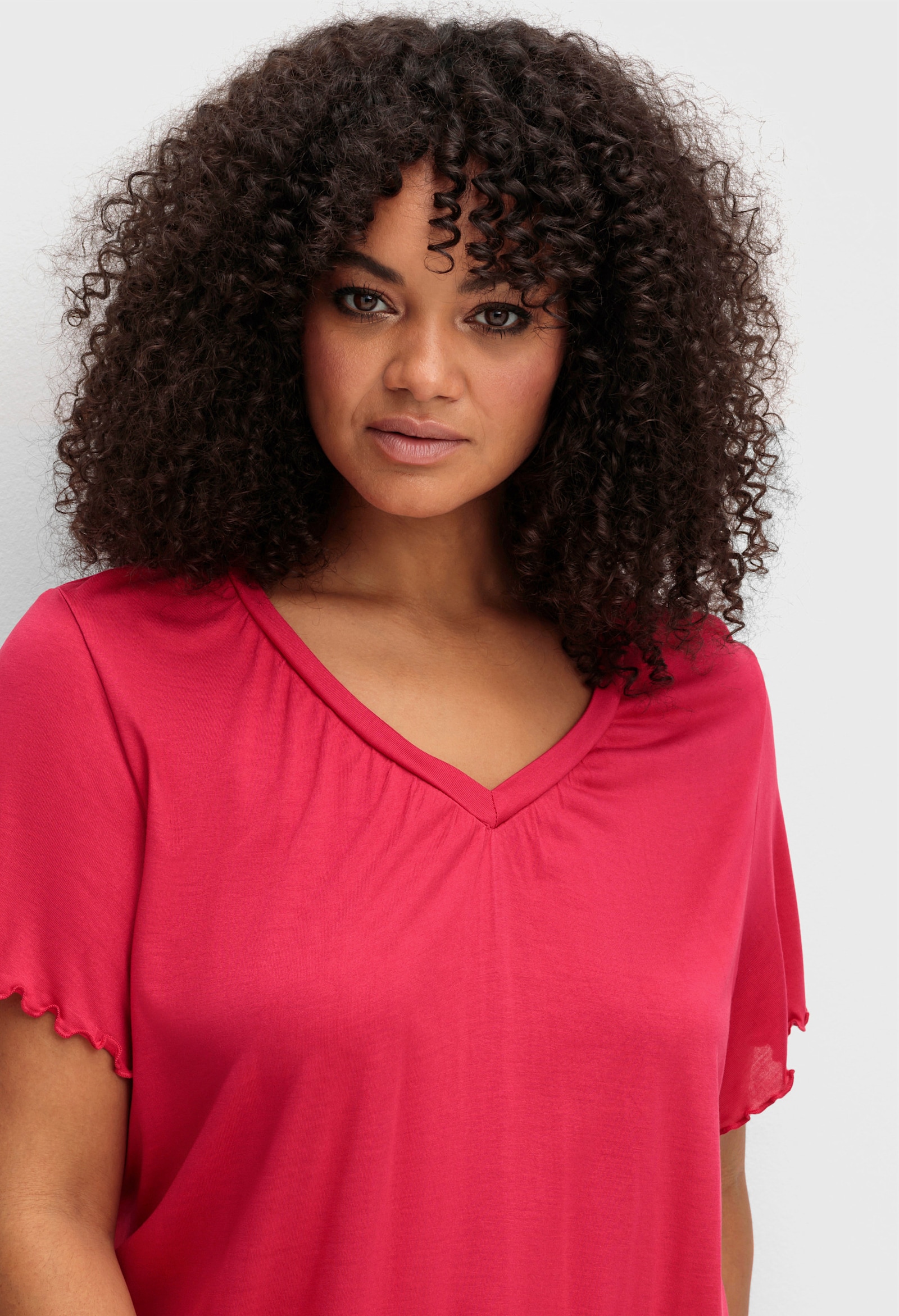 sheego T-shirt met V-hals, ribmateriaal - magenta