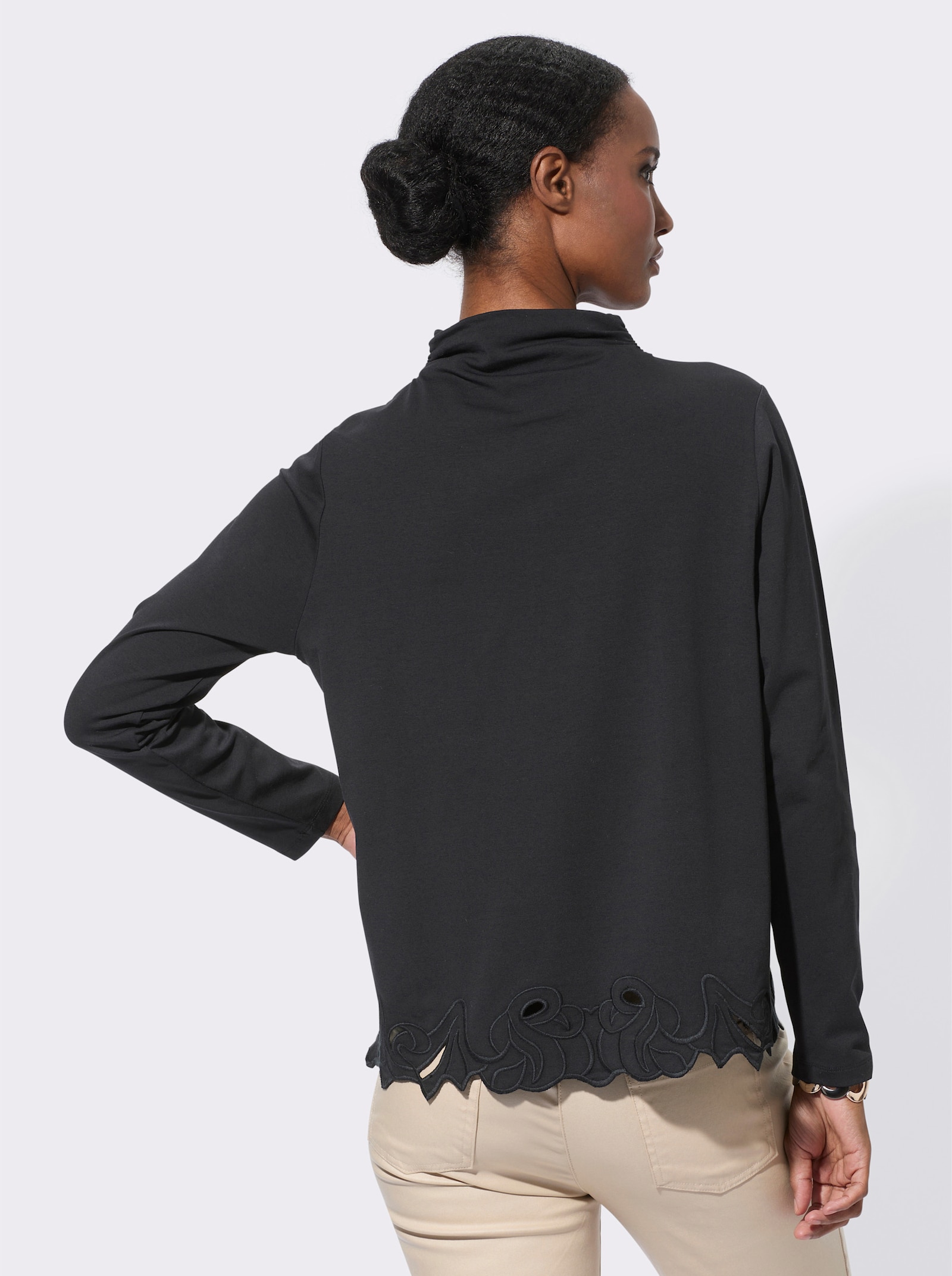Langarmshirt mit Spitze am Saum - schwarz