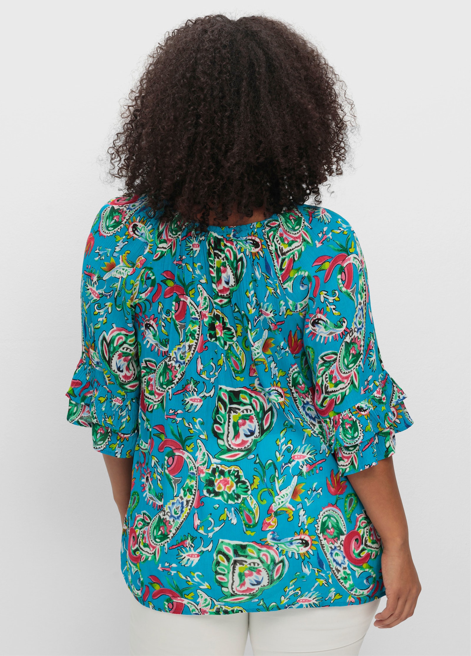 sheego by Joe Browns Blouse met plooien, paisleyprint en mouwen met ruches - blauw gedessineerd