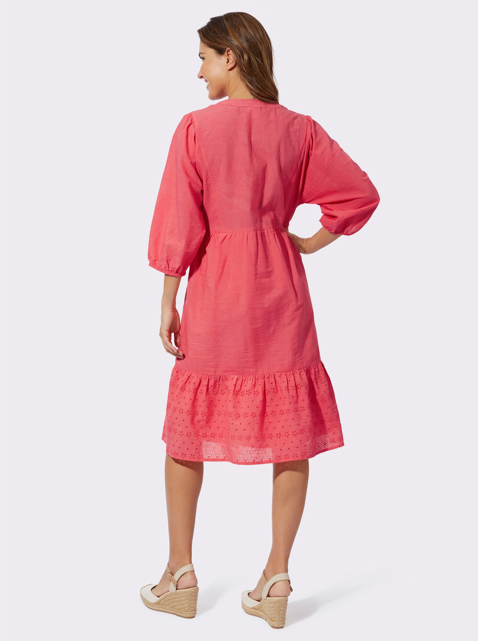 Baumwollkleid mit Lochstickerei - grapefruit