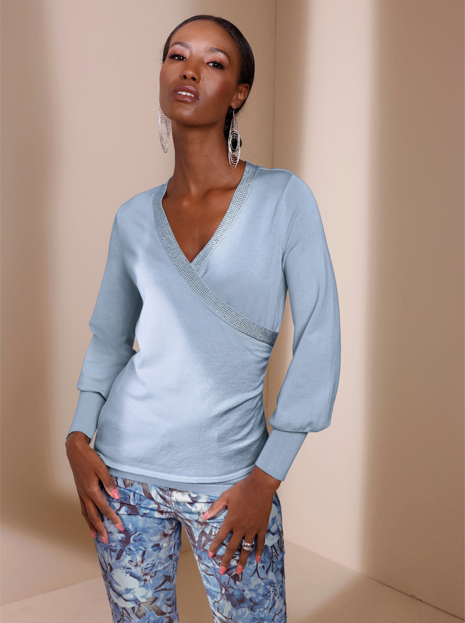 Wickelpullover mit Glitzersteinen - hellblau