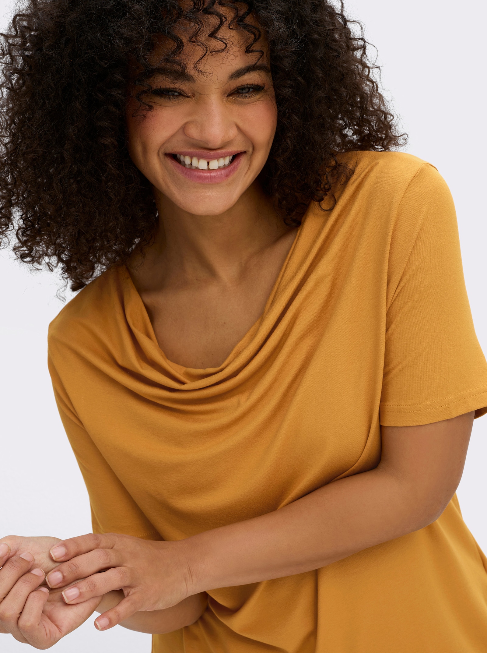 Wasserfallshirt mit kurzen Ärmeln - ocker