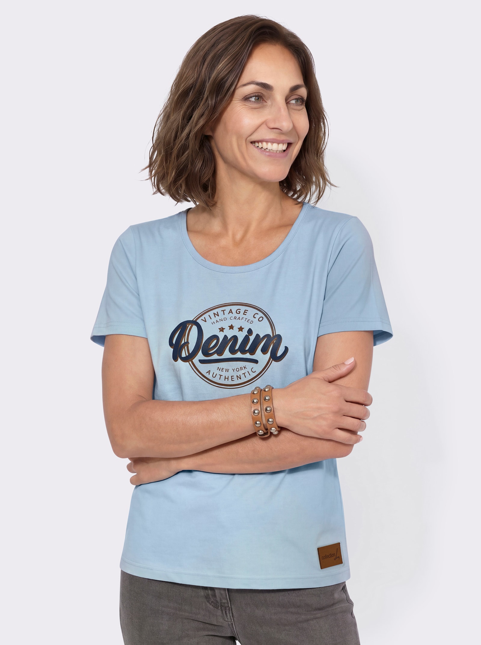 Kurzarmshirt mit platziertem Schriftzug - hellblau