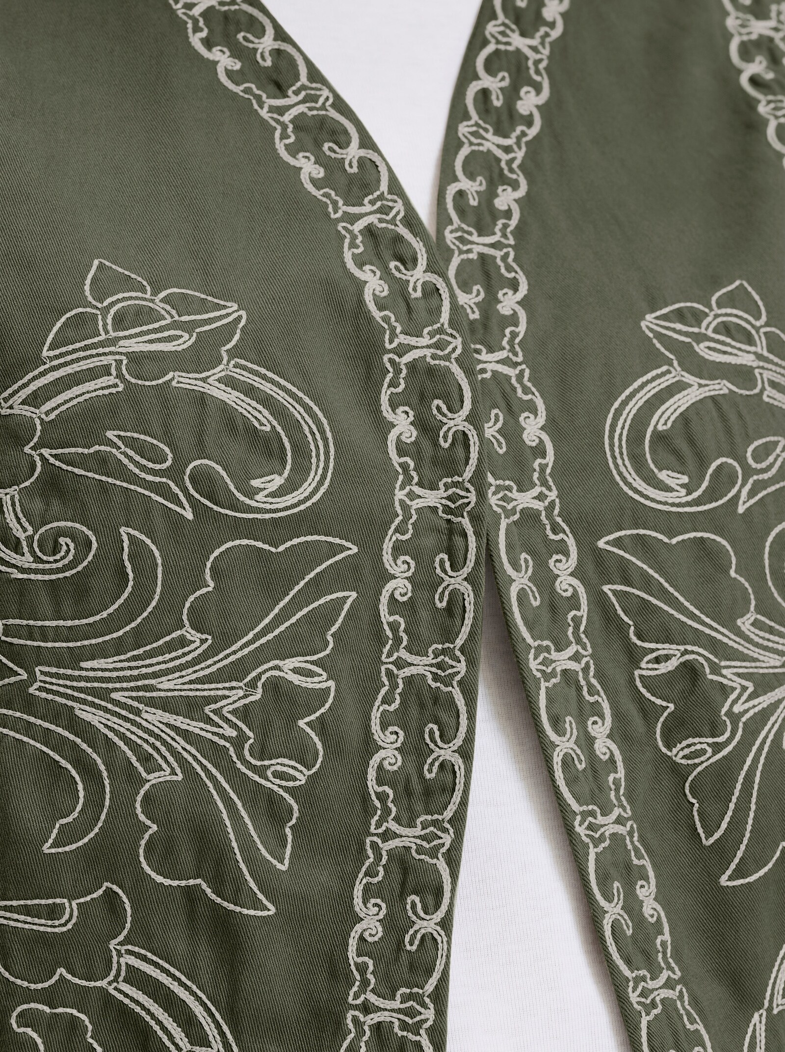Jeansweste mit Kontrast-Stickerei - khaki-champagner-gemustert