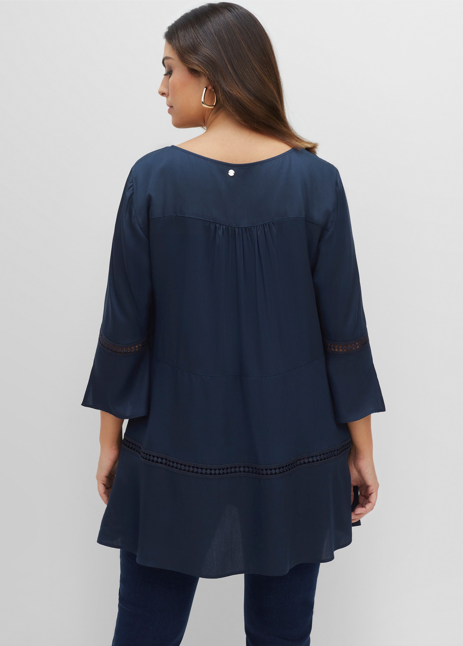 sheego Tunika mit Lochmusterdetails, in A-Linie - nachtblau