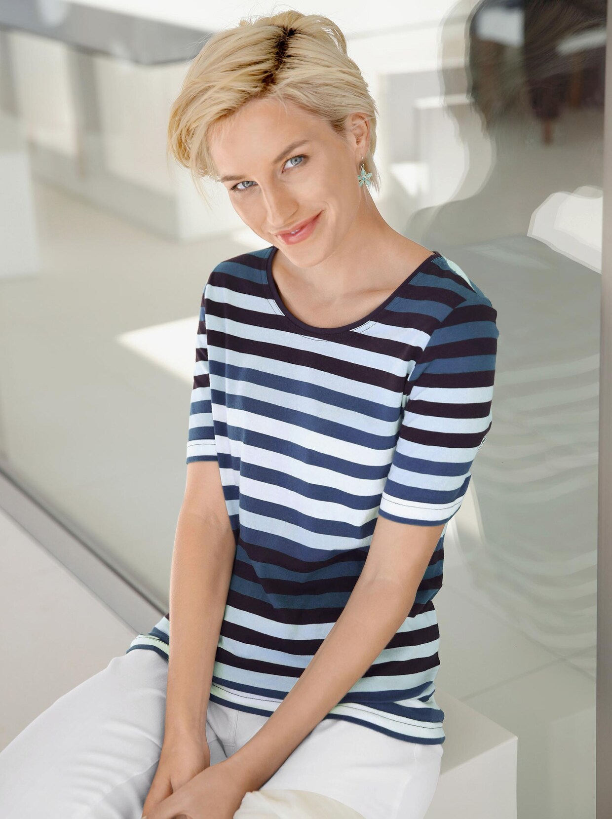 Kurzarmshirt - blau-marine-gestreift