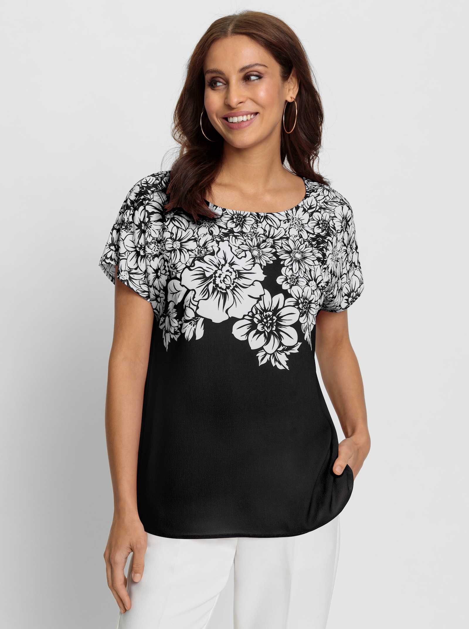Schlupfbluse mit Blüten-Druck - schwarz-weiss-bedruckt