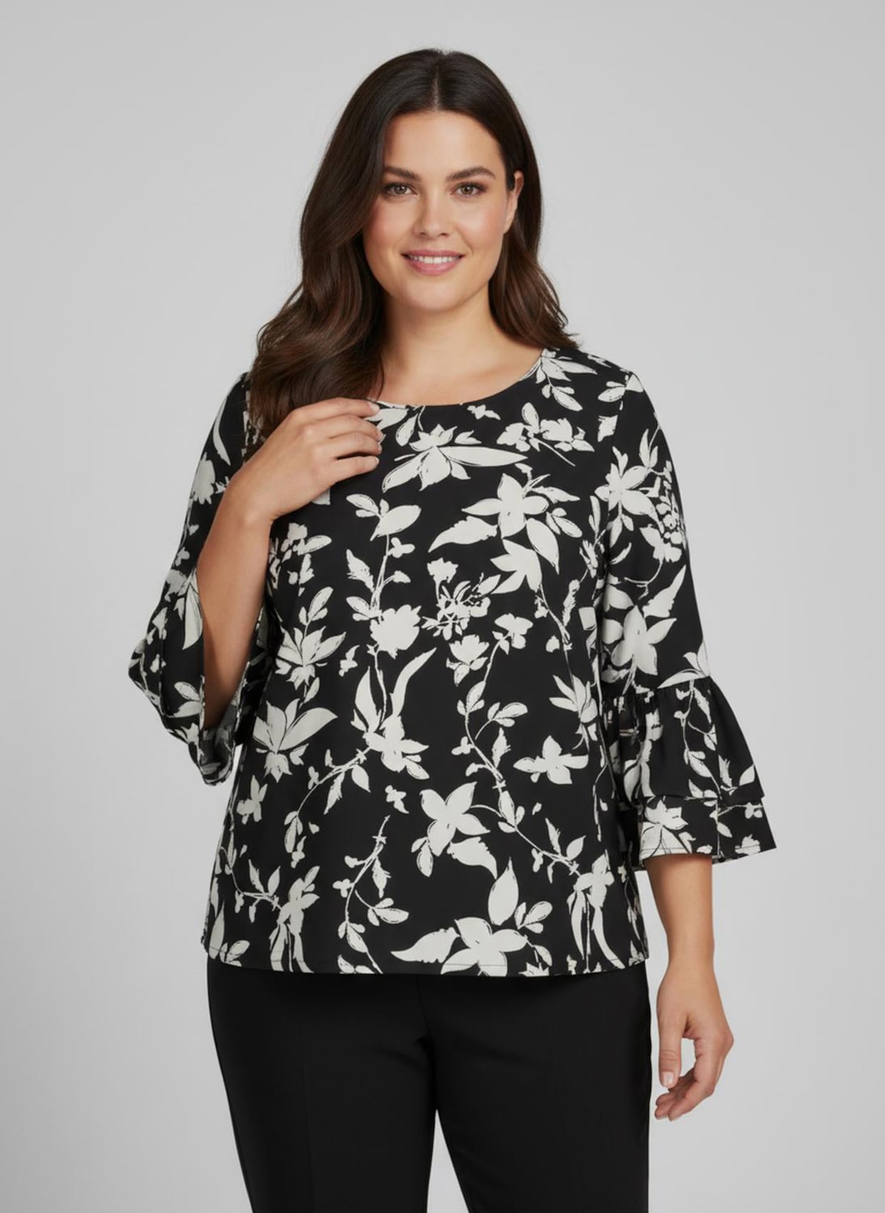 Schlupfbluse mit Volant am Ärmel - schwarz-weiß-bedruckt