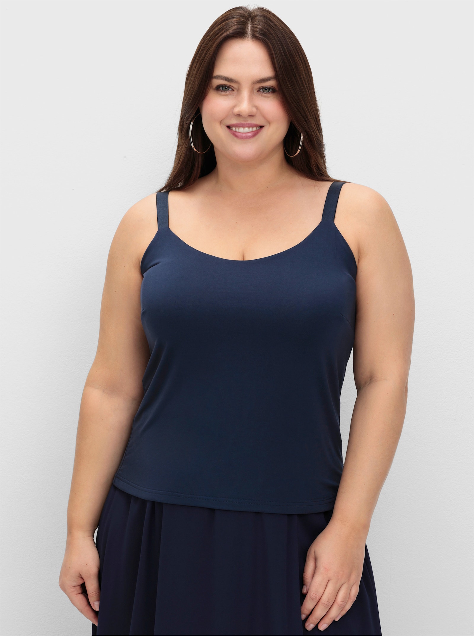sheego Spaghettitop mit tiefem Rundhalsausschnitt - marine