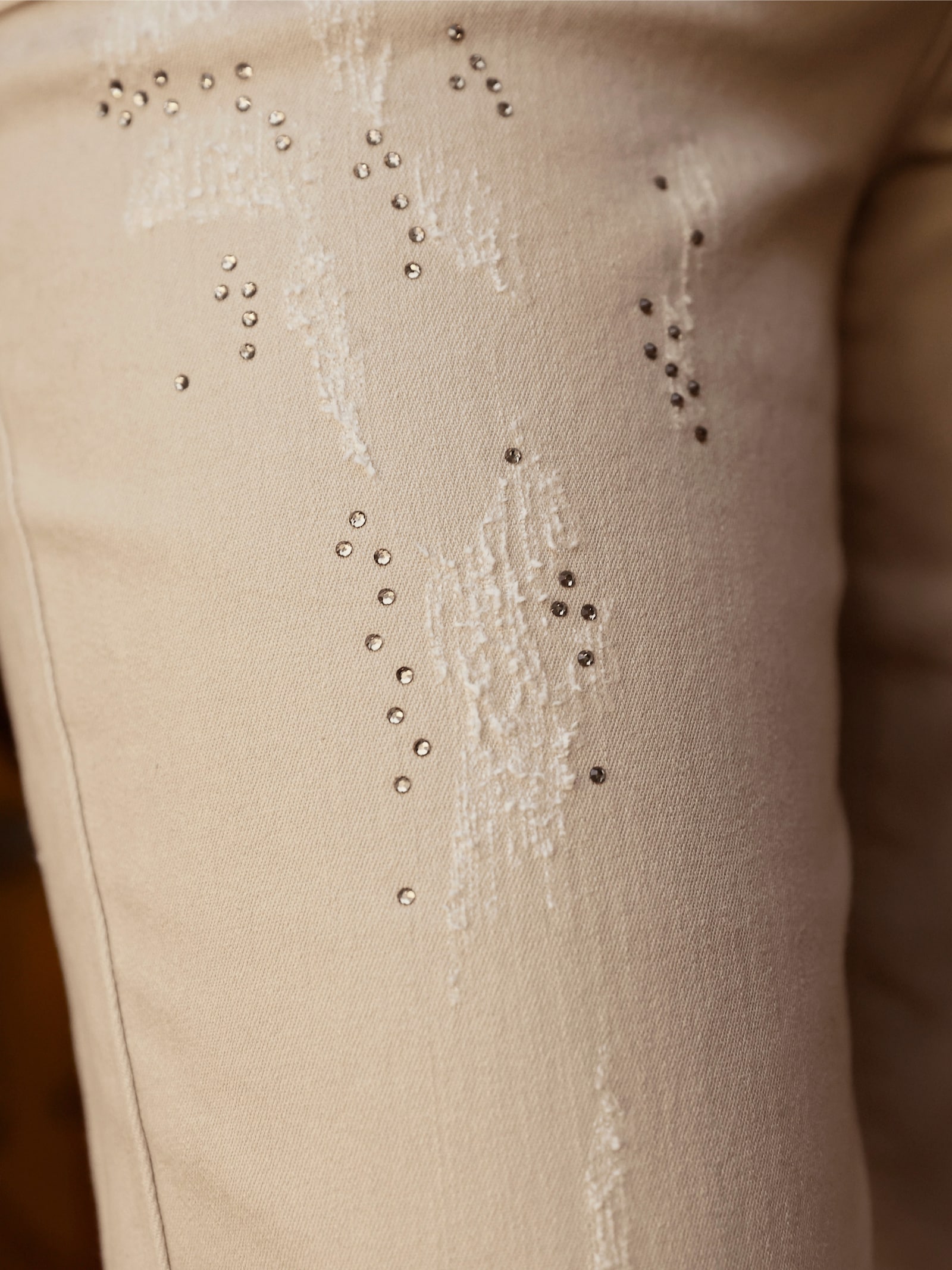 Push-up-Jeans mit Glitzersteinchen - beige