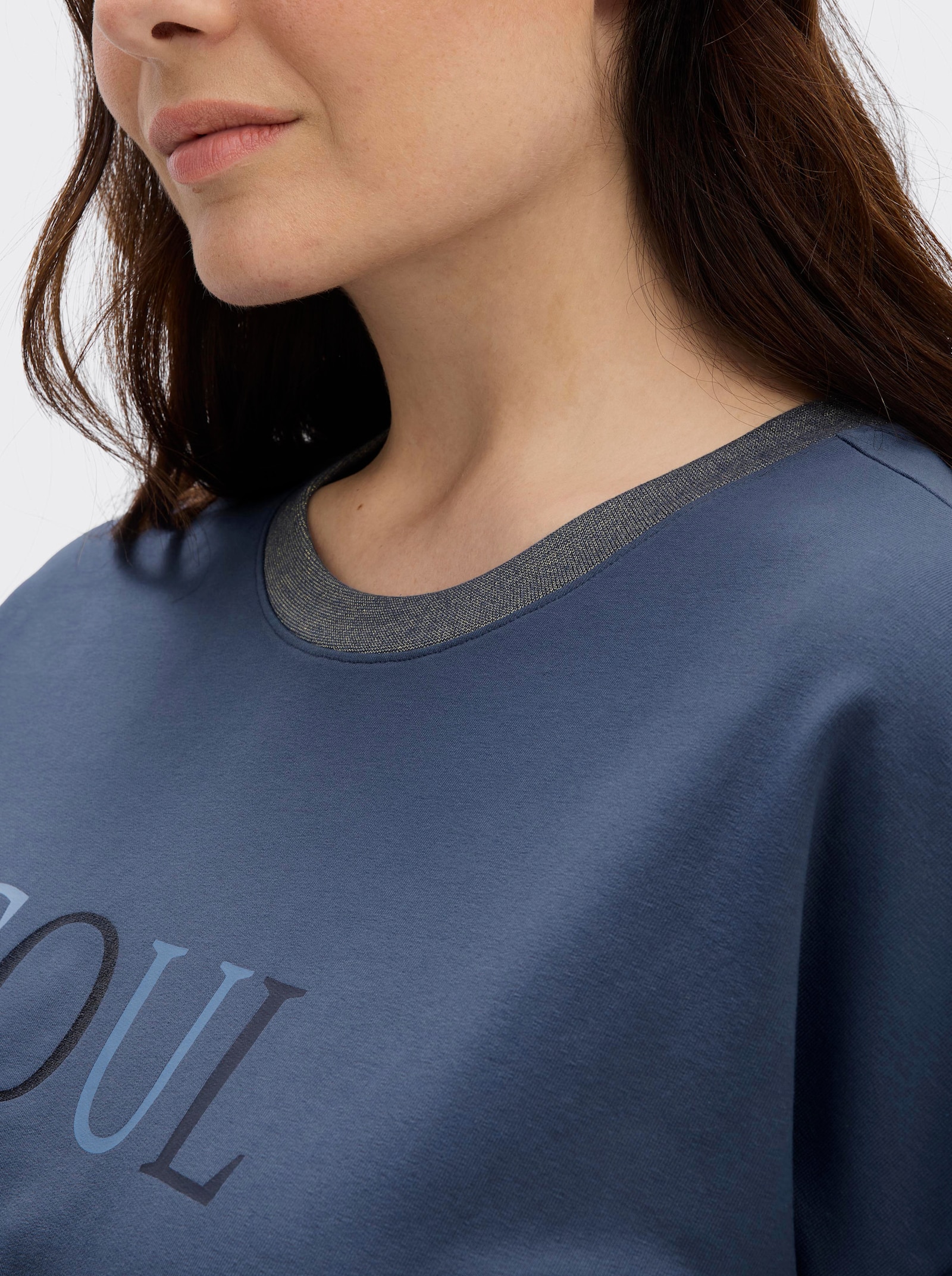 sheego Sweatshirt mit Glitzer-Details - rauchblau