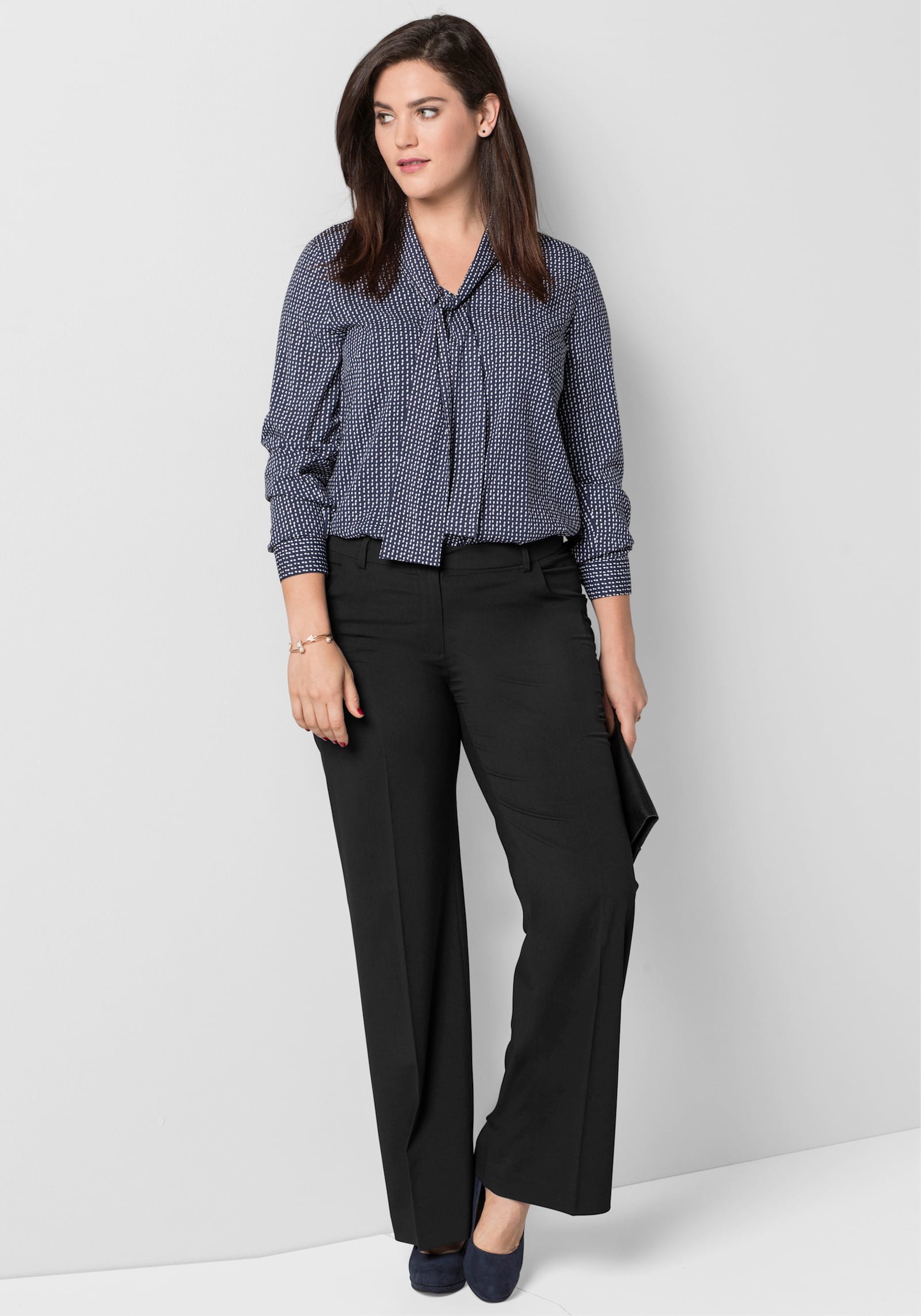 sheego Stretch-Hose in weiter Form, mit Bügelfalte - schwarz