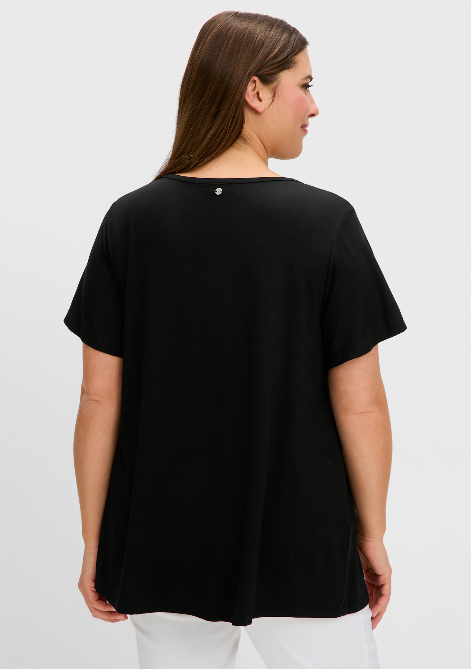 sheego Fledermausshirt mit Zierbändern am Ausschnitt - schwarz