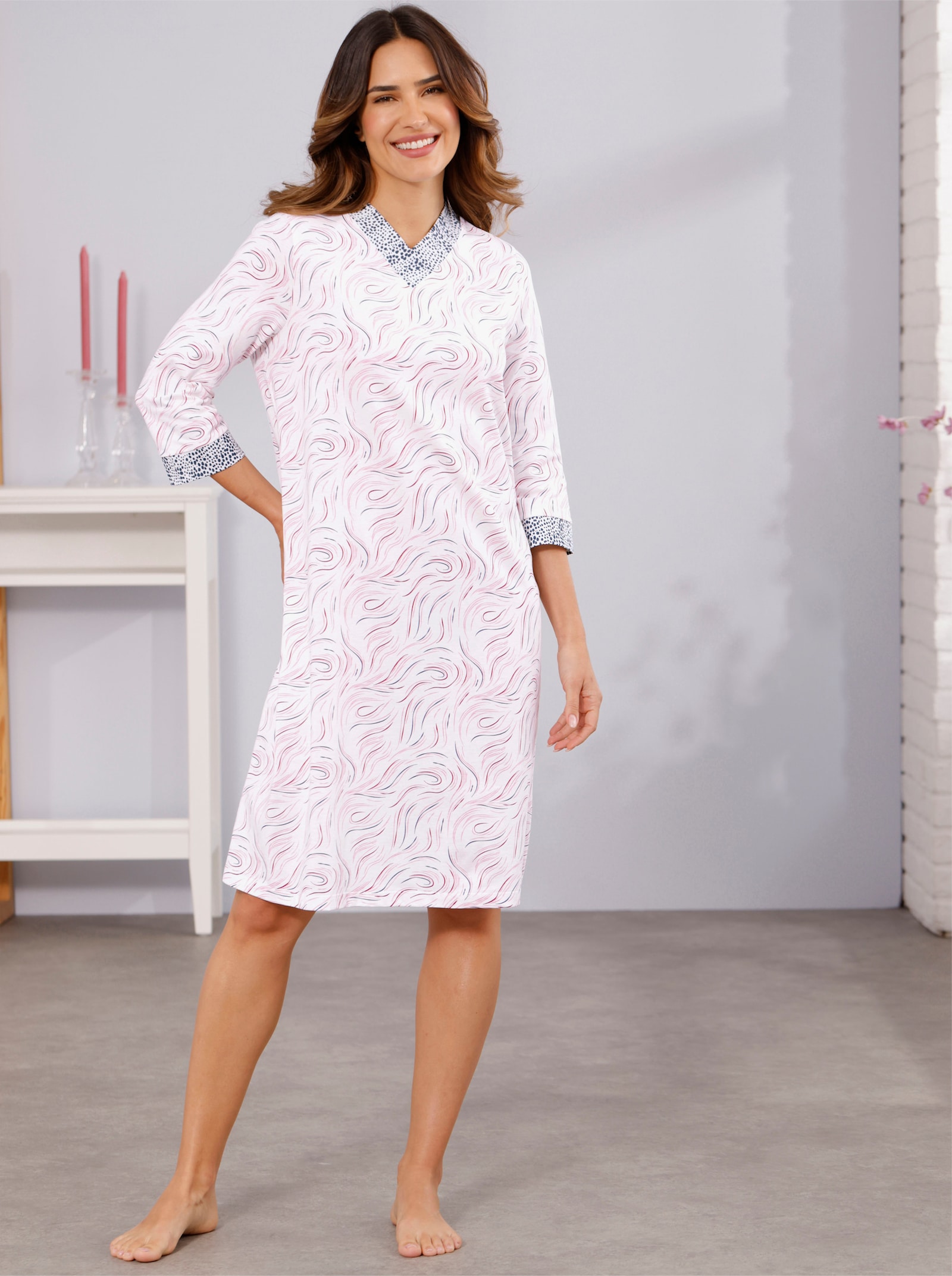 Nattlinne med grafiskt mönster - gräddvit, tryckt