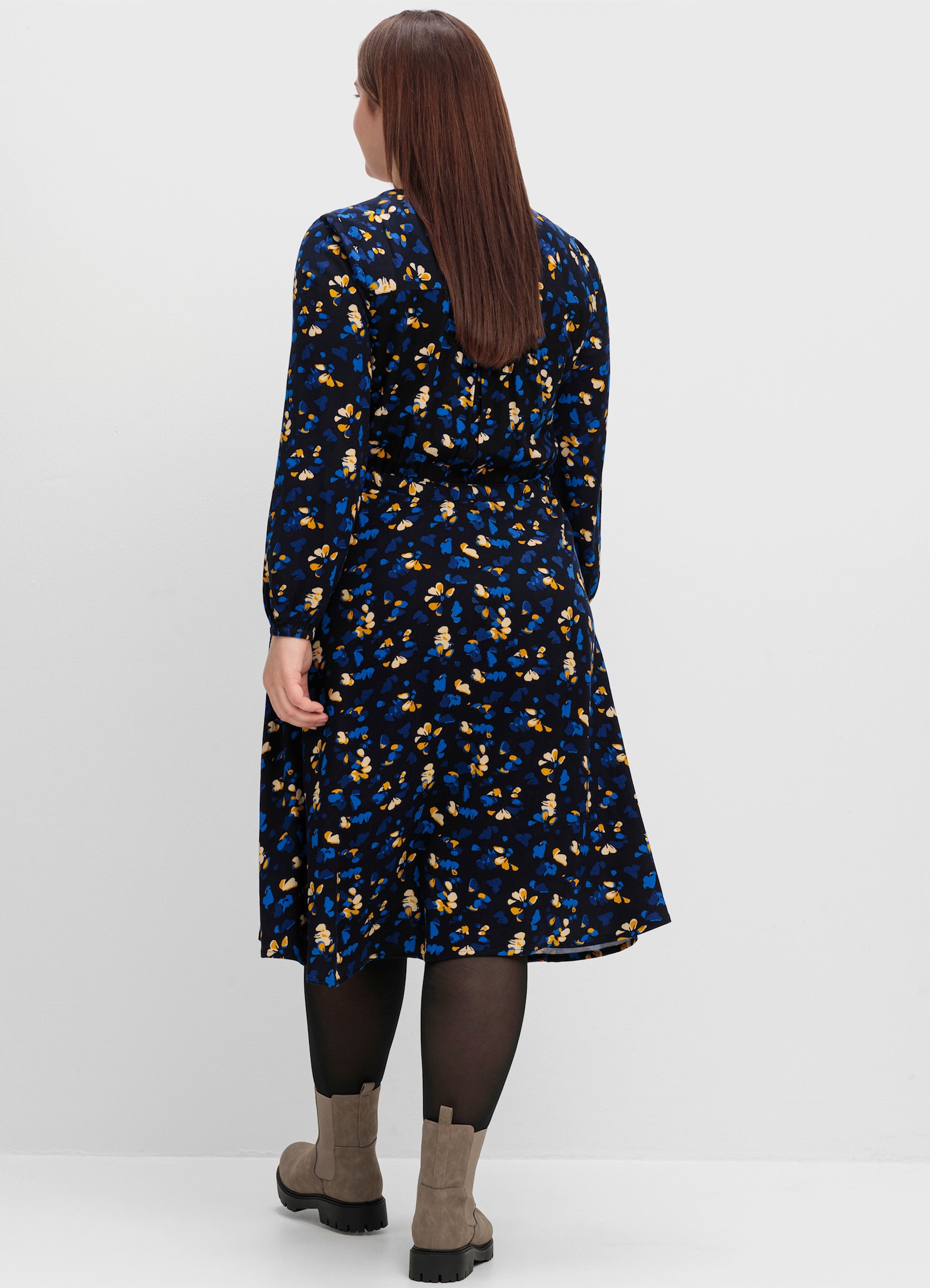 sheego Druckkleid mit Blumendruck, aus Viskose-Twill - tiefblau-gemustert