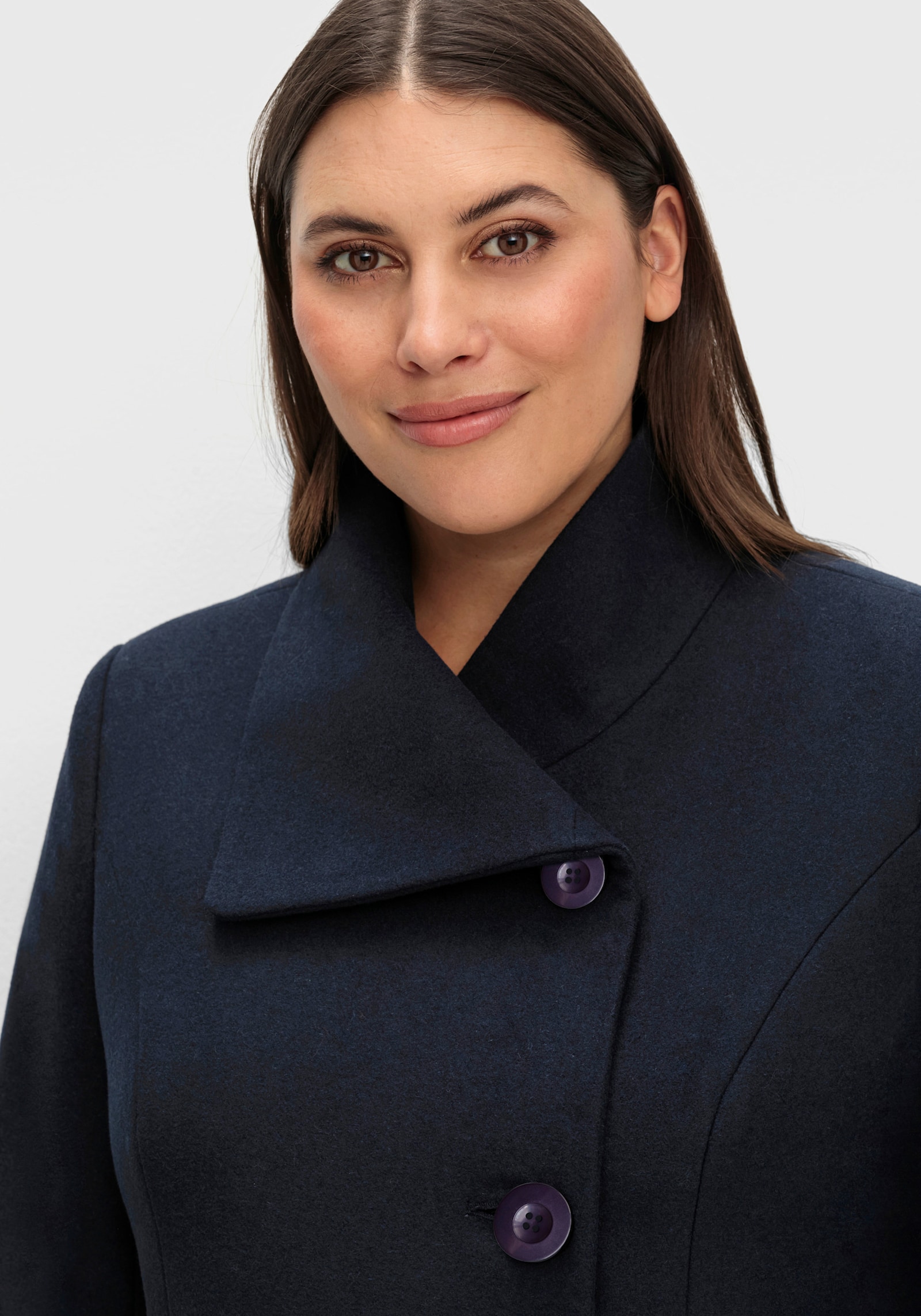 sheego Manteau court avec col asymétrique - bleu foncé