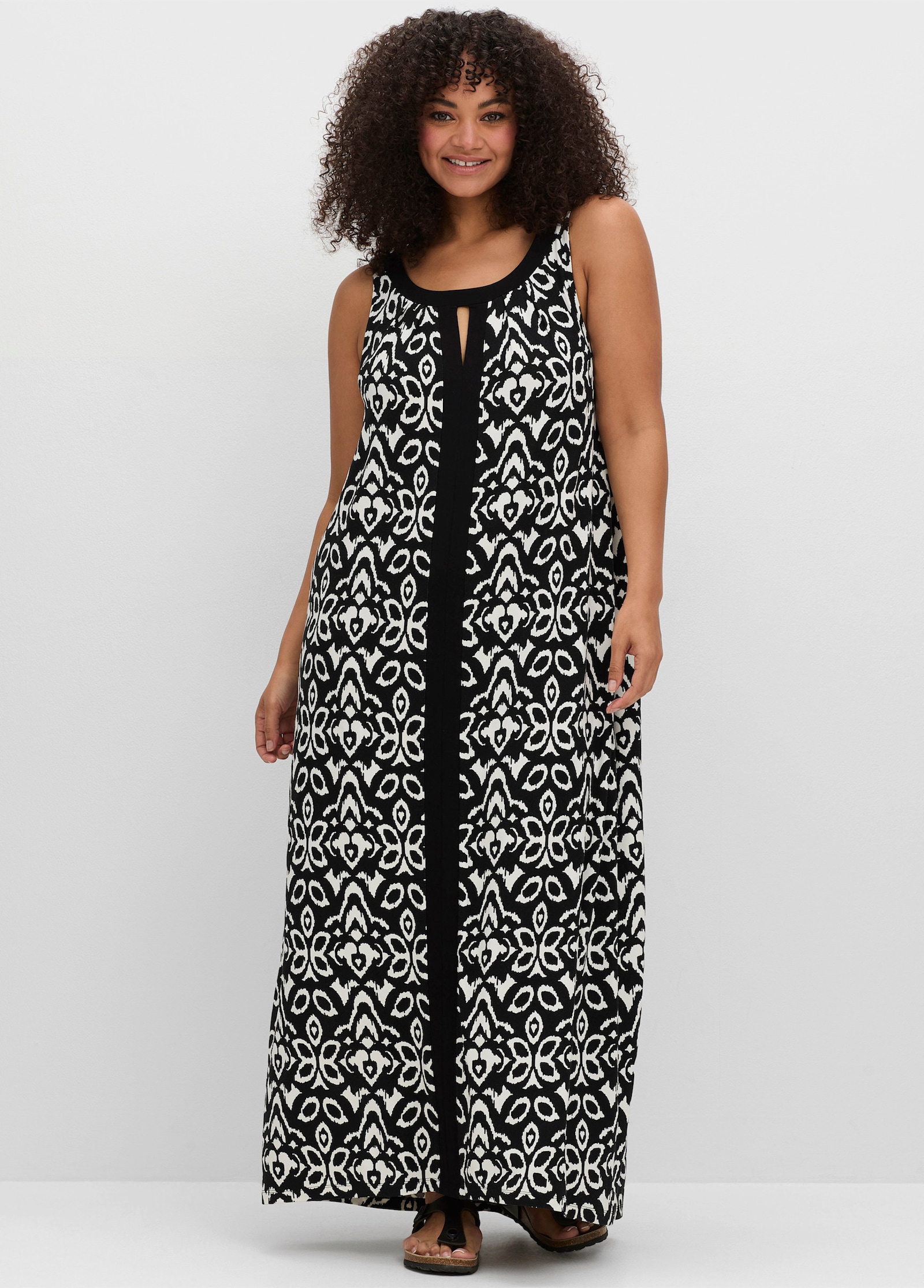 sheego Jerseykleid mit Ornamentdruck und Cut-outs - schwarz-weiß