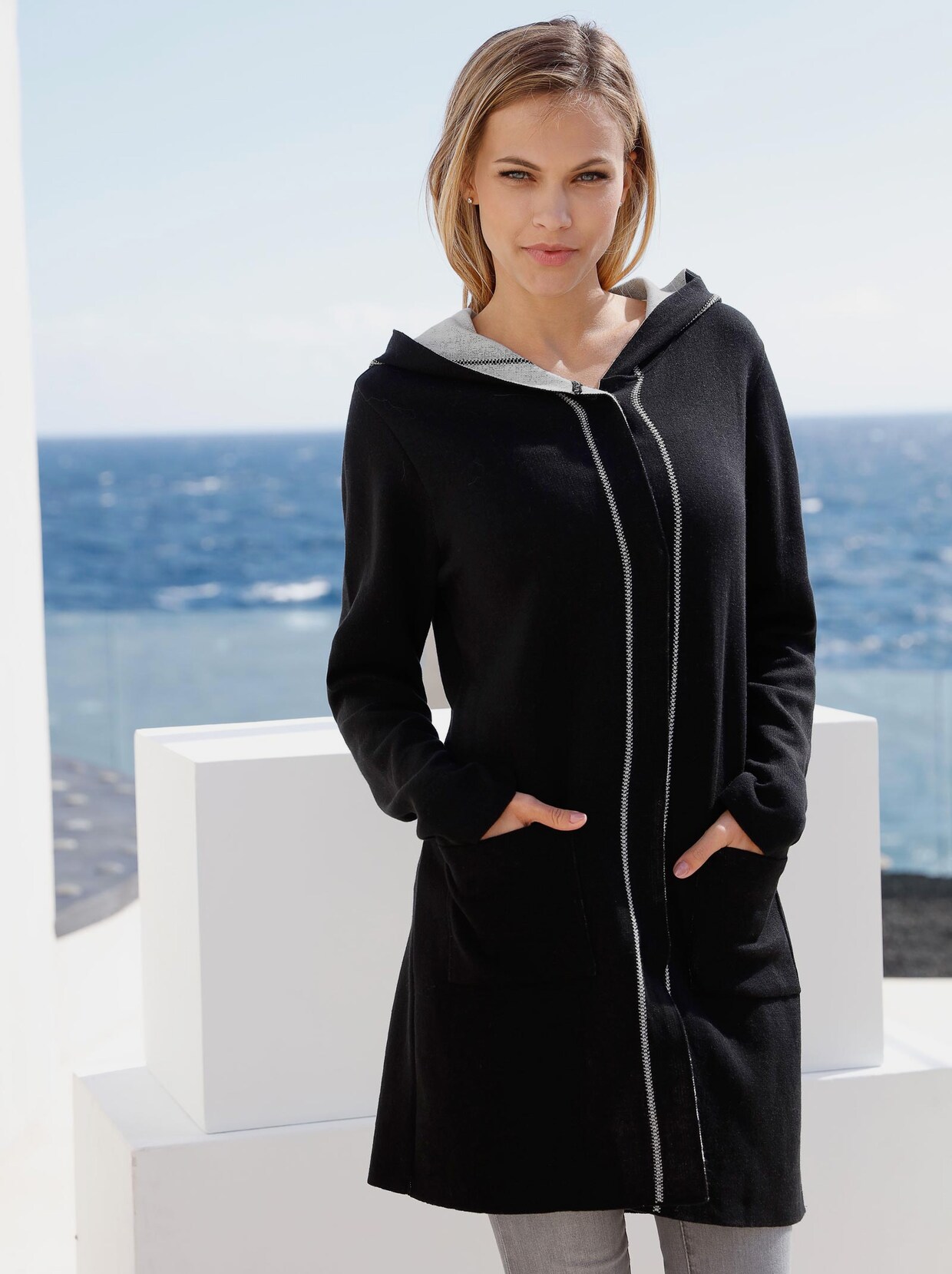 Kapuzenstrickjacke - schwarz