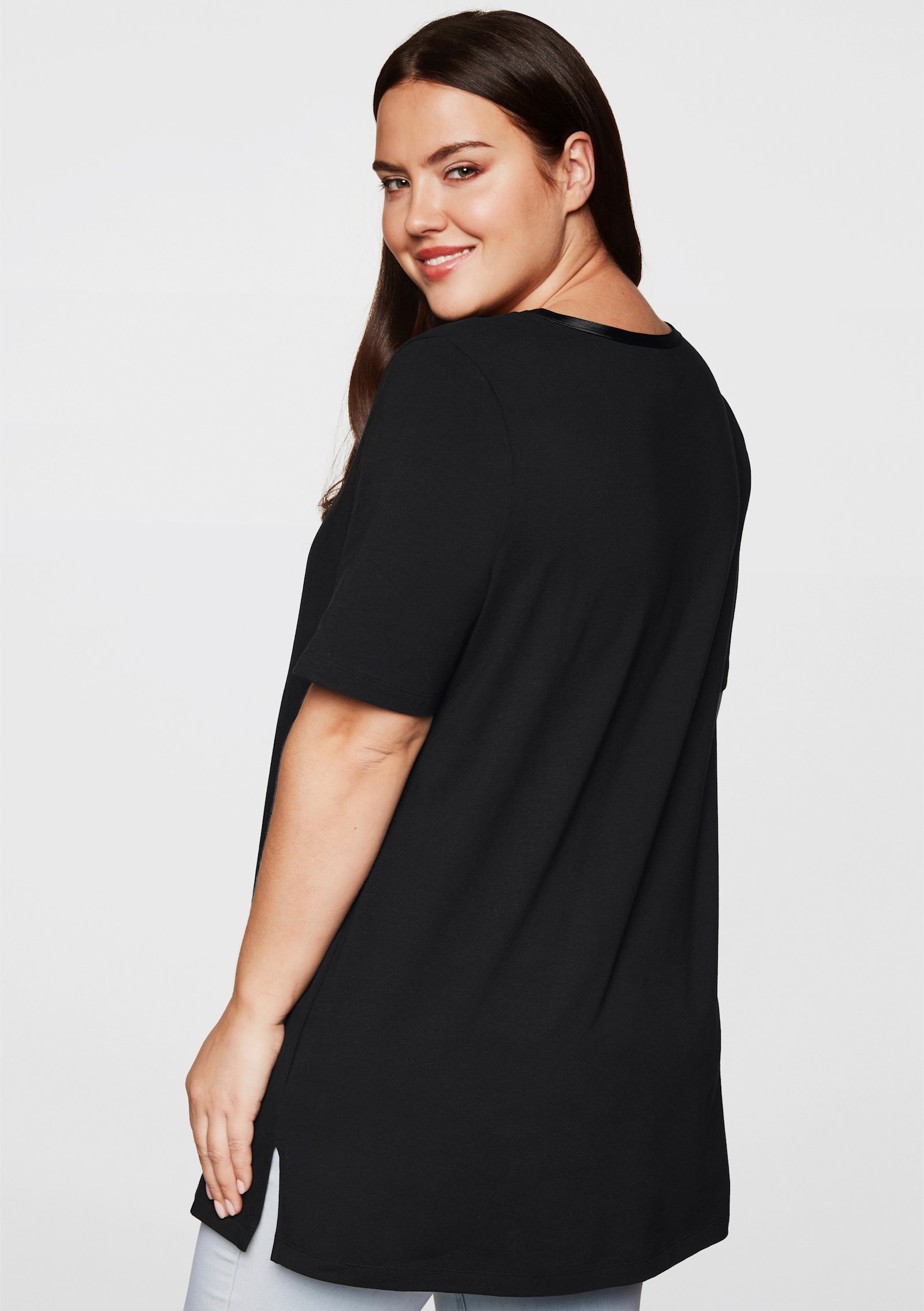 sheego Longshirt mit Raffung - schwarz