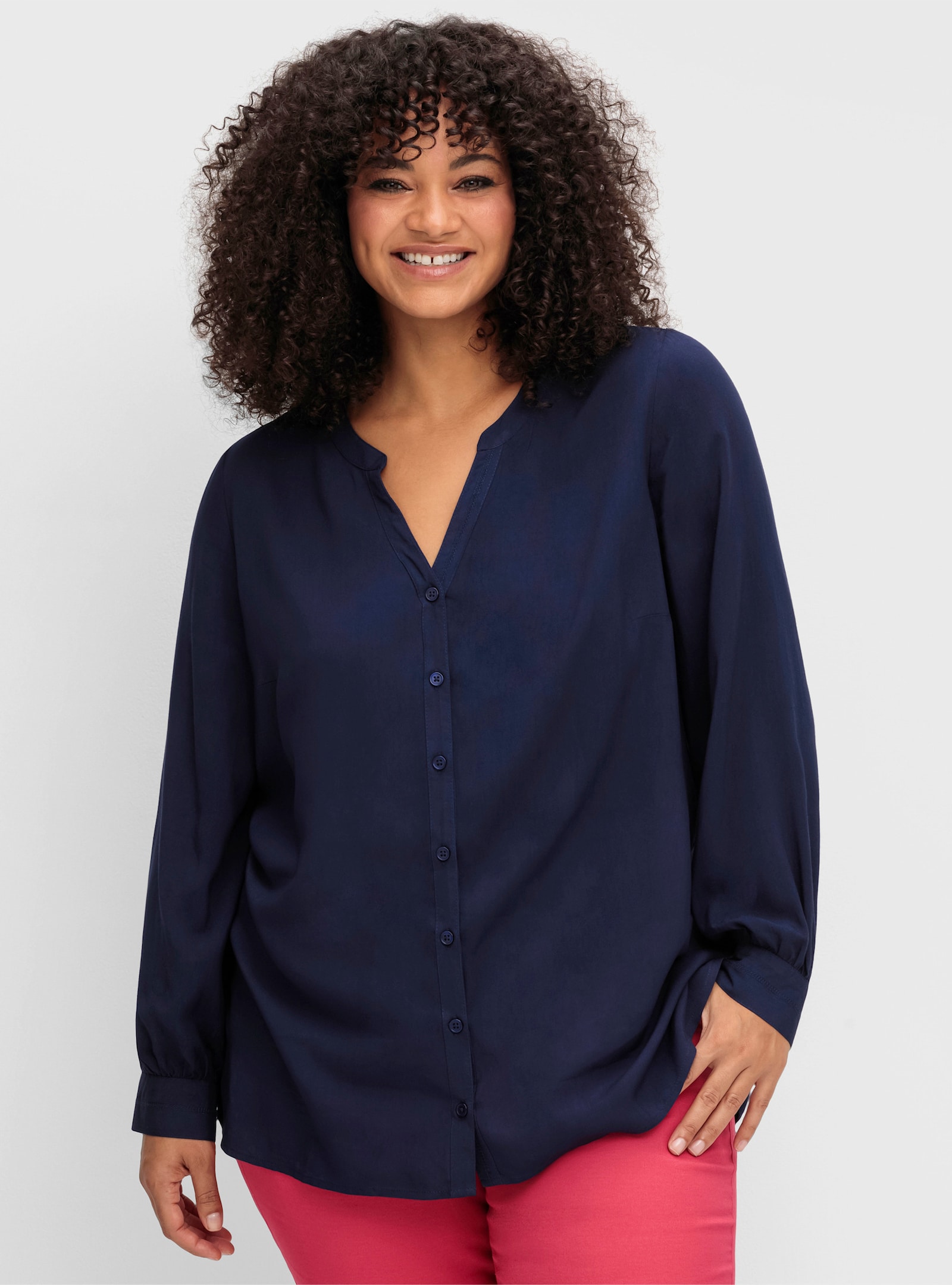 sheego Longbluse mit tonigen Stickereien - tiefblau