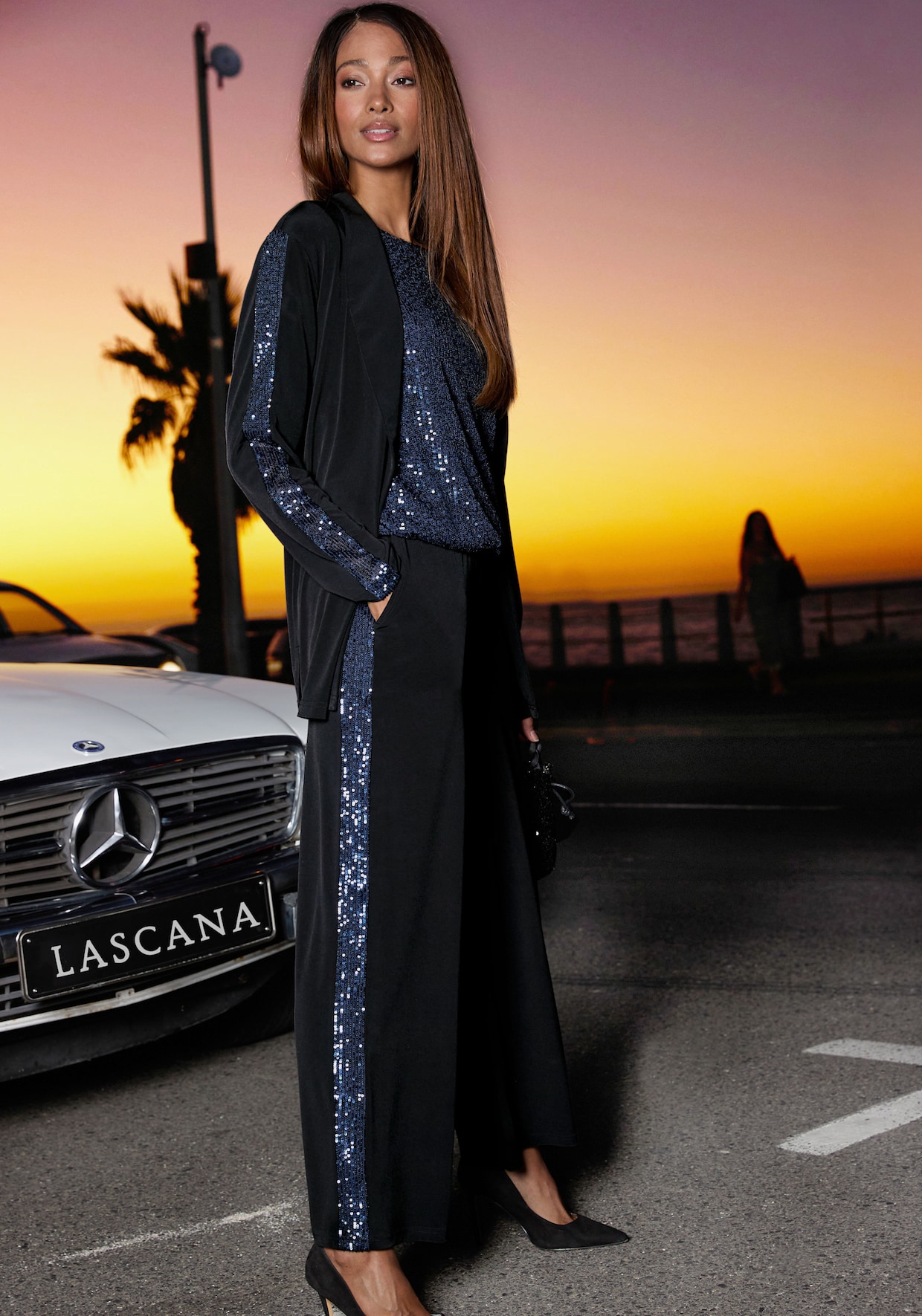 LASCANA Paillettenshirt - dunkelblau