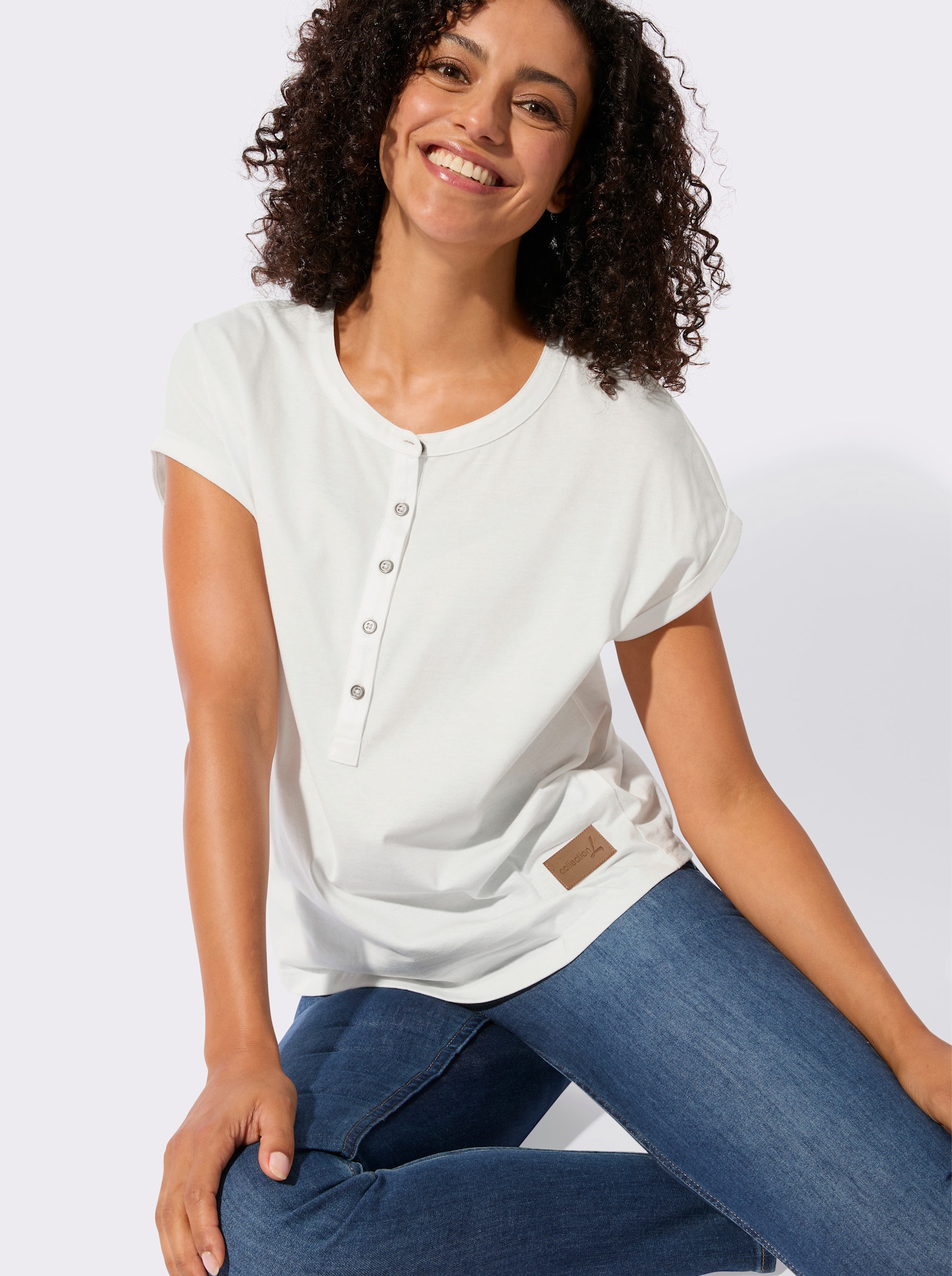 Rundhalsshirt mit Knopfleiste - ecru