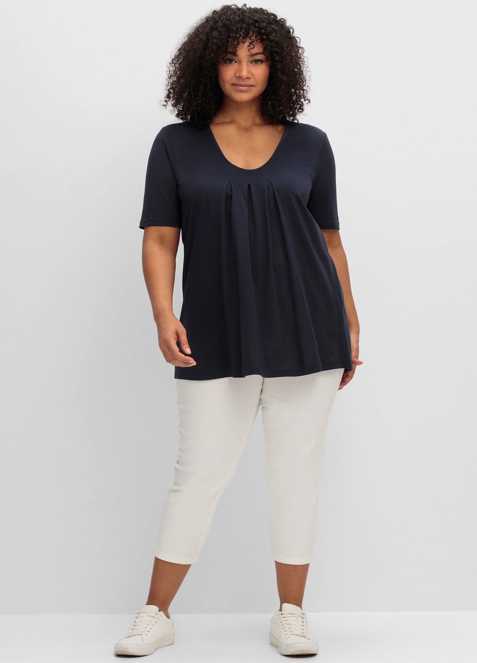 sheego T-shirt in A-lijn, met stolpplooi bij de hals - diepblauw