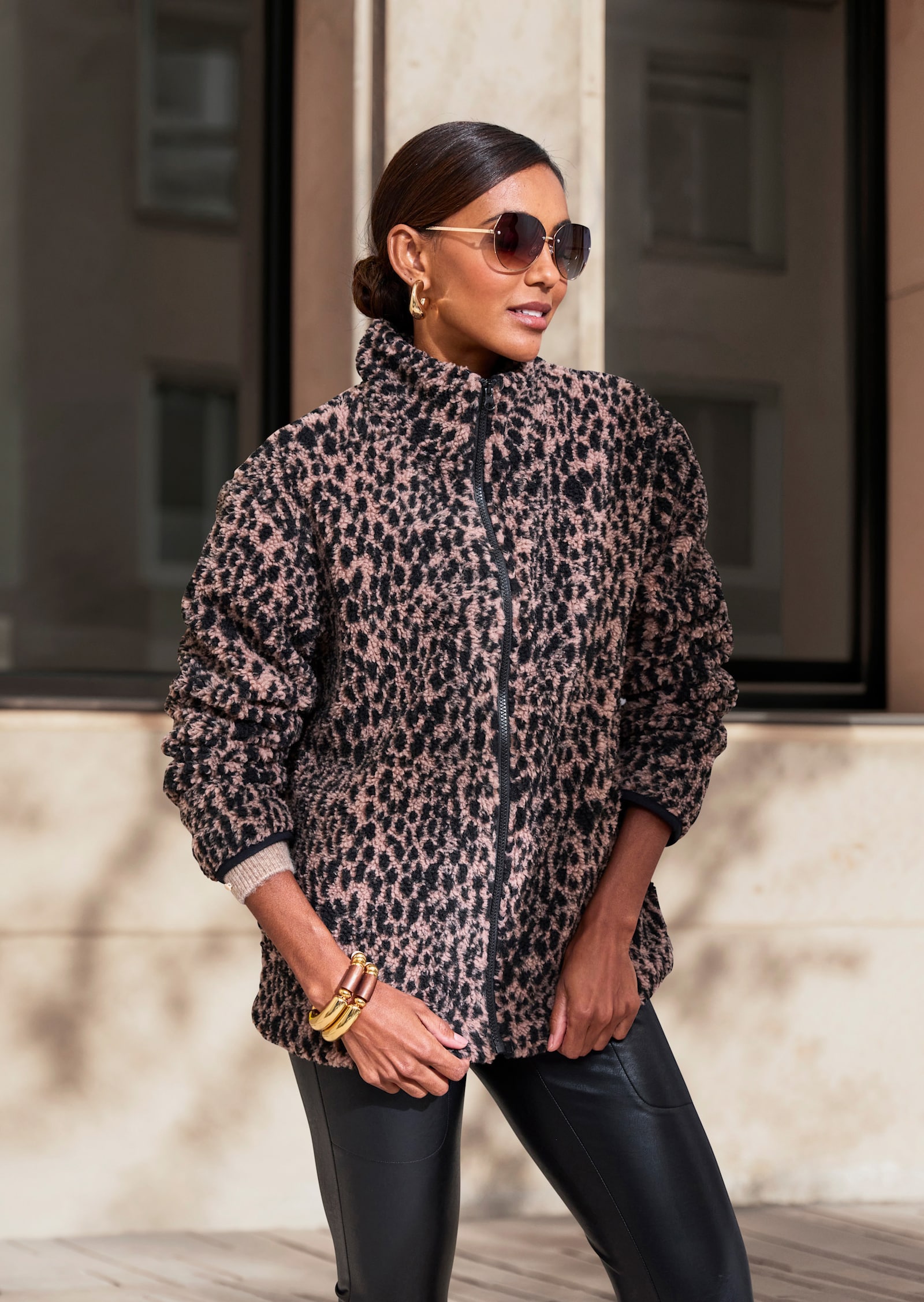 LASCANA Fleecejacke - leo-braun