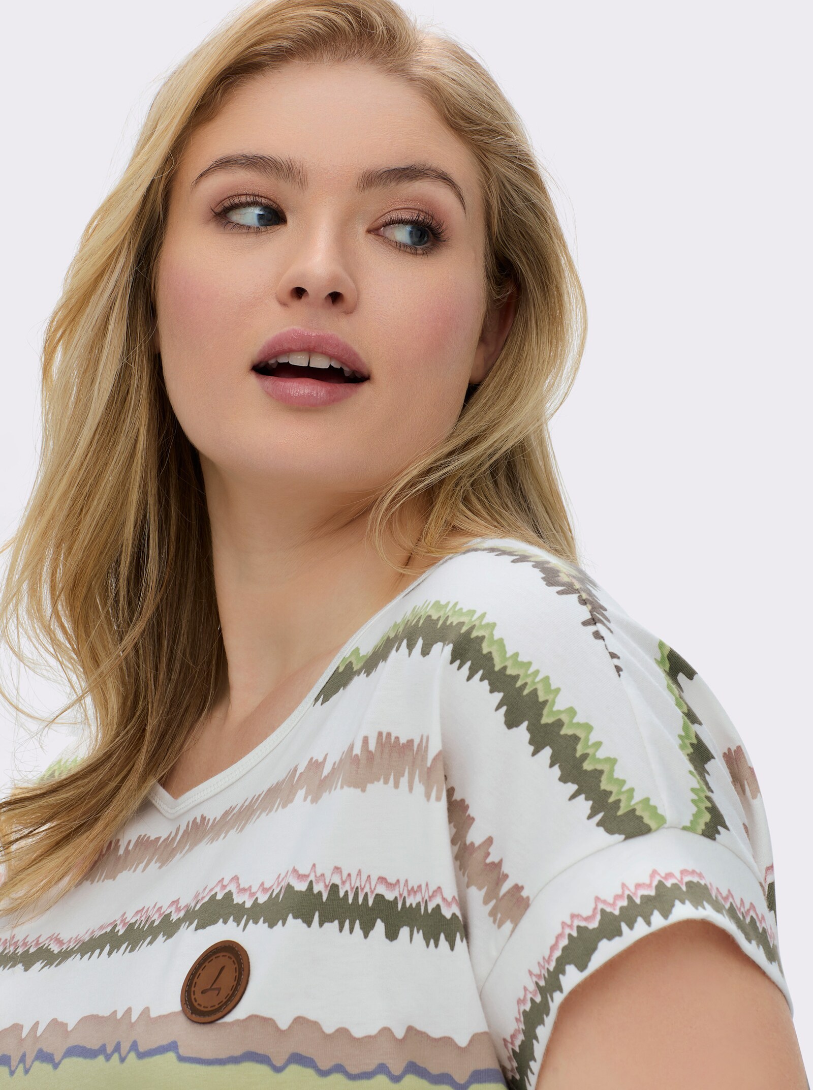 Print-Shirt mit Ziernähten, geringelt - ecru-khaki-bedruckt