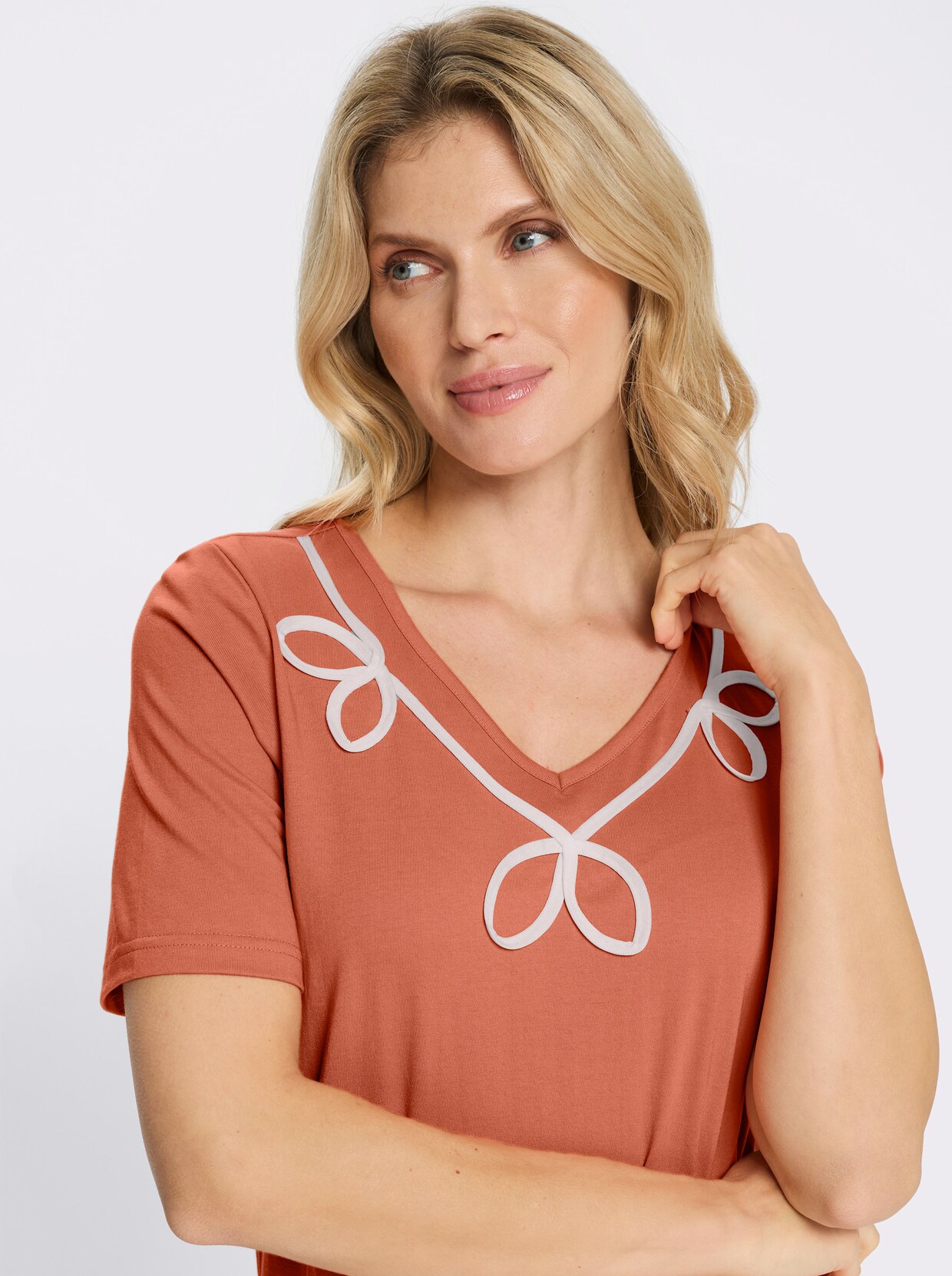 Rundhalsshirt mit Kontrast-Paspel am Ausschnitt - papaya