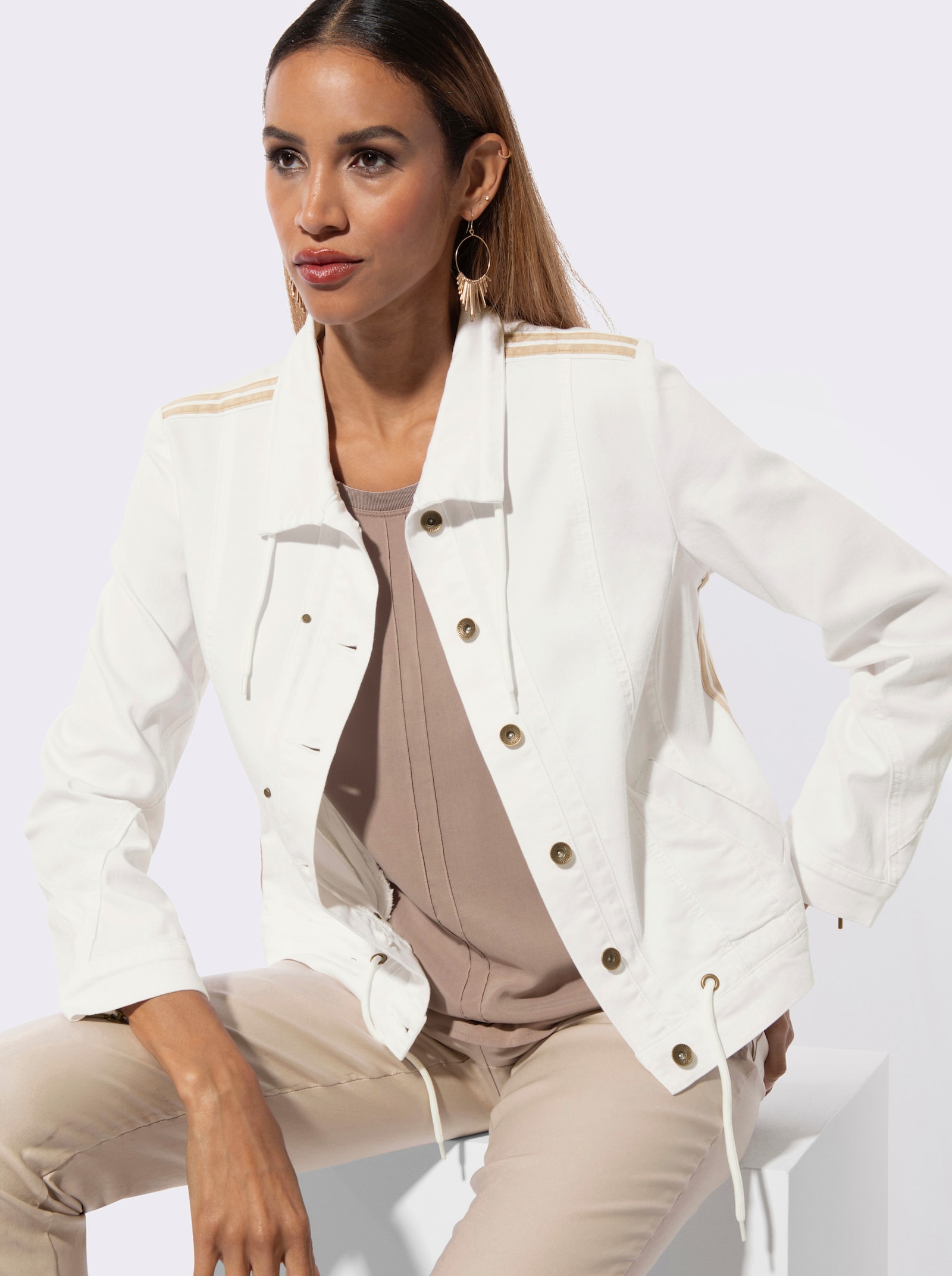 Jeansjacke mit weitenregulierbarem Saum - ecru