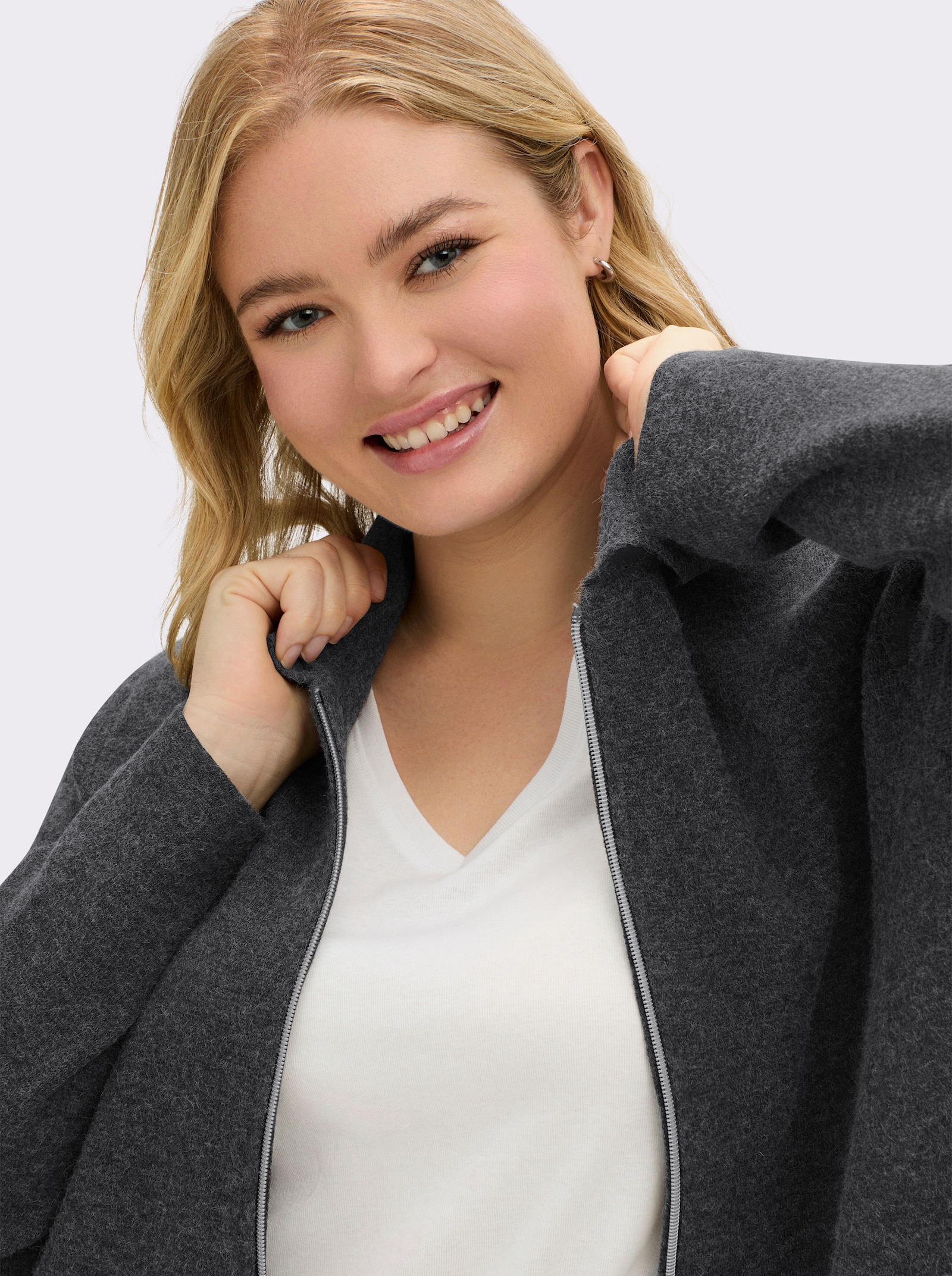 sheego Strickjacke mit Zipper und Umlegekragen - graphit-meliert