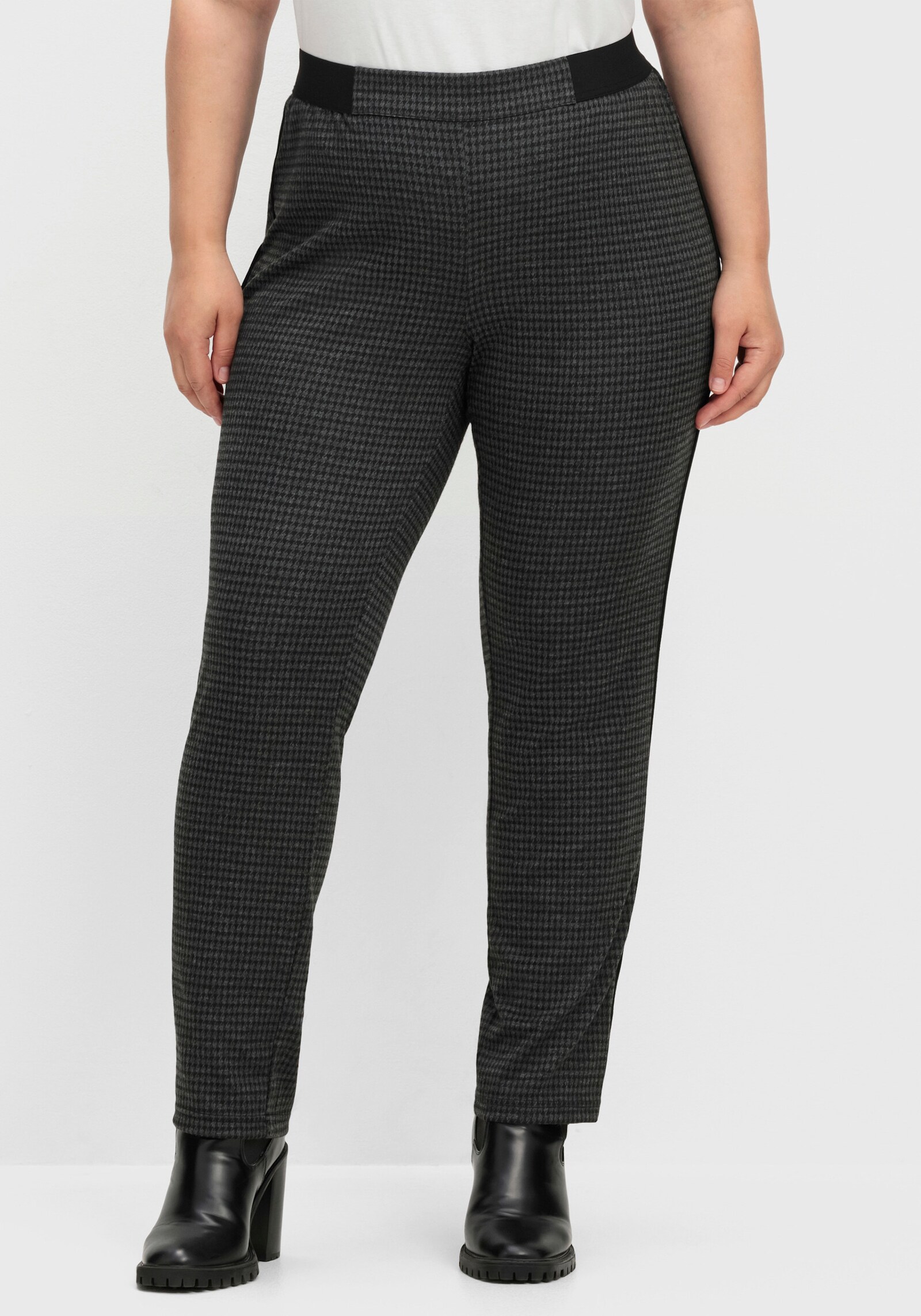 Wirkhose mit seitlicher Kontrastpaspel - schwarz-gemustert