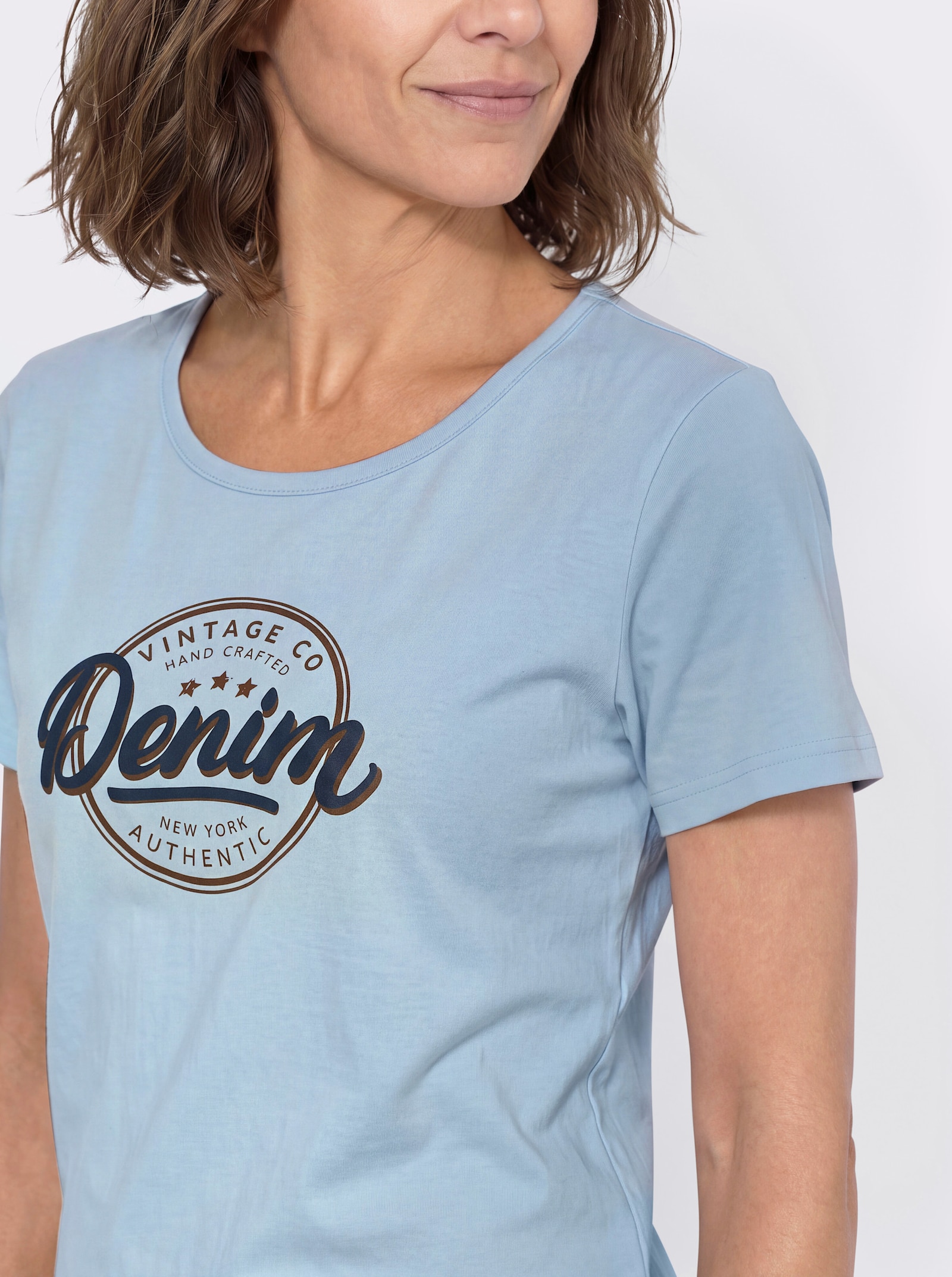 Kurzarmshirt mit platziertem Schriftzug - hellblau