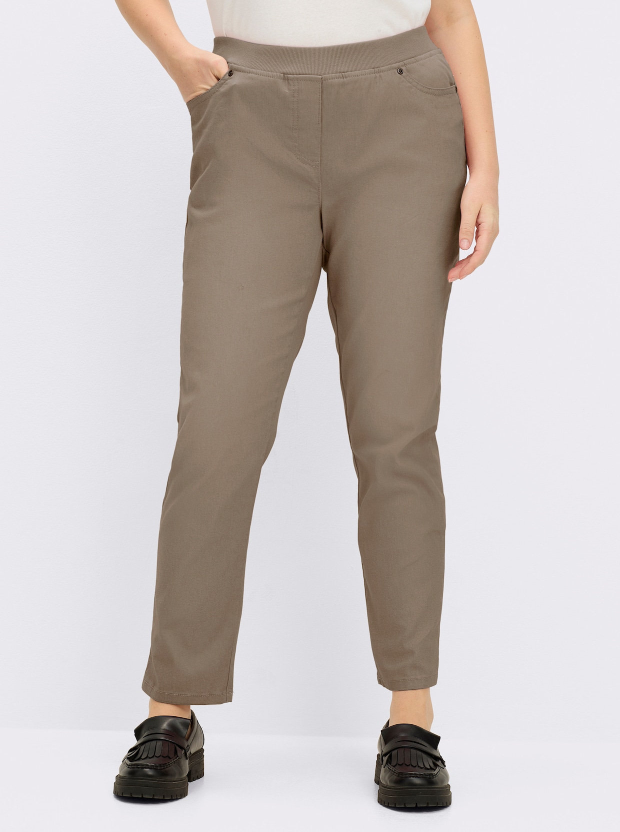 Schlupfjeans mit geripptem Strick-Dehnbund - sesam