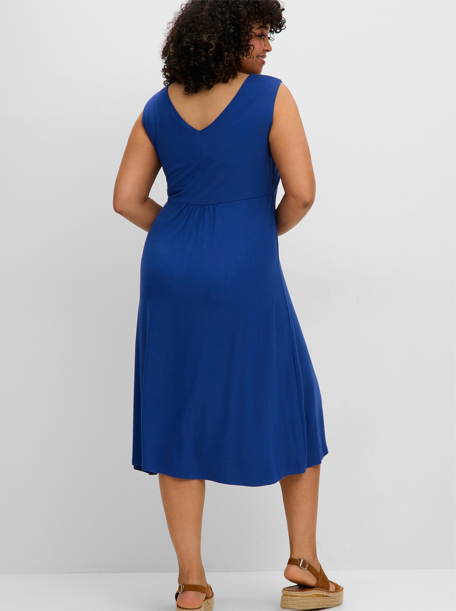 sheego Jerseyjurk met rimpeling voor, mouwloos - bosbes