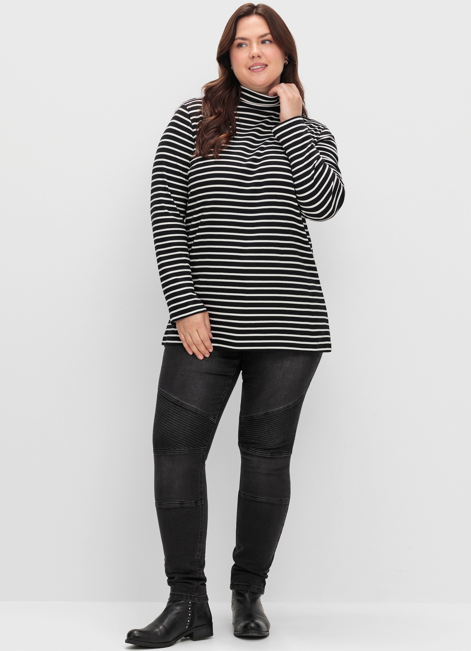 sheego Rollkragenshirt mit garngefärbten Ringeln - schwarz-weiß