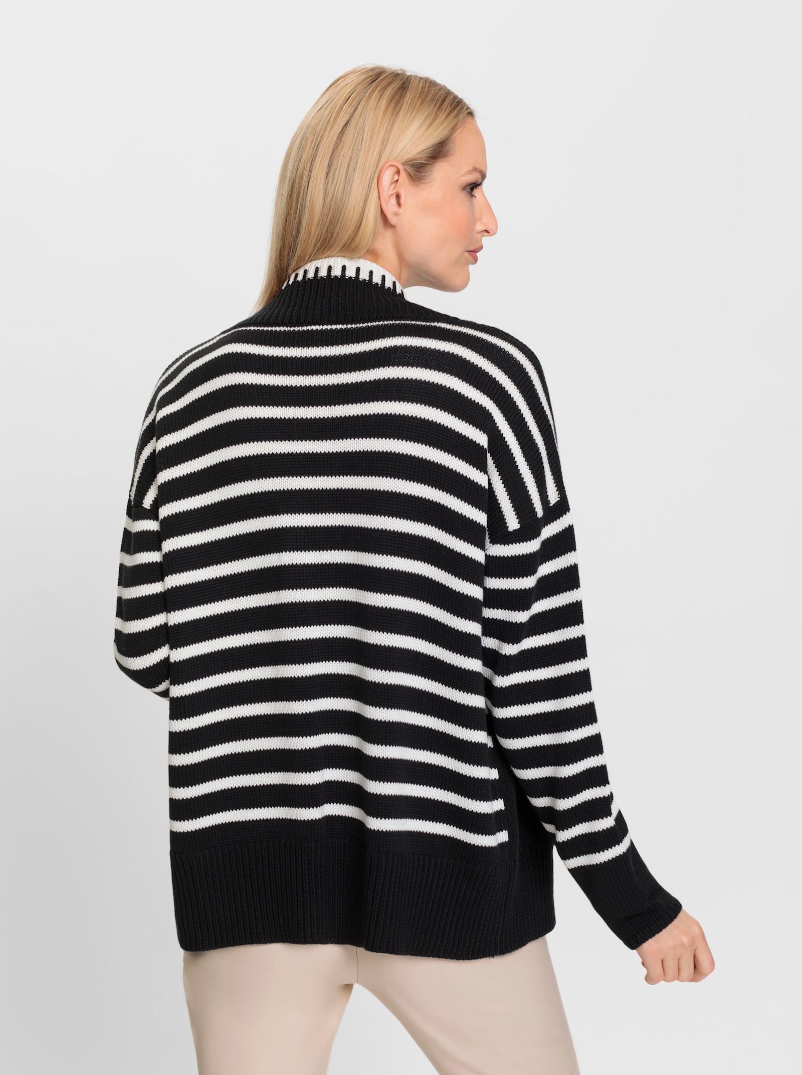 heine Strickjacke mit Kontrast-Riegel - schwarz-ecru-gemustert