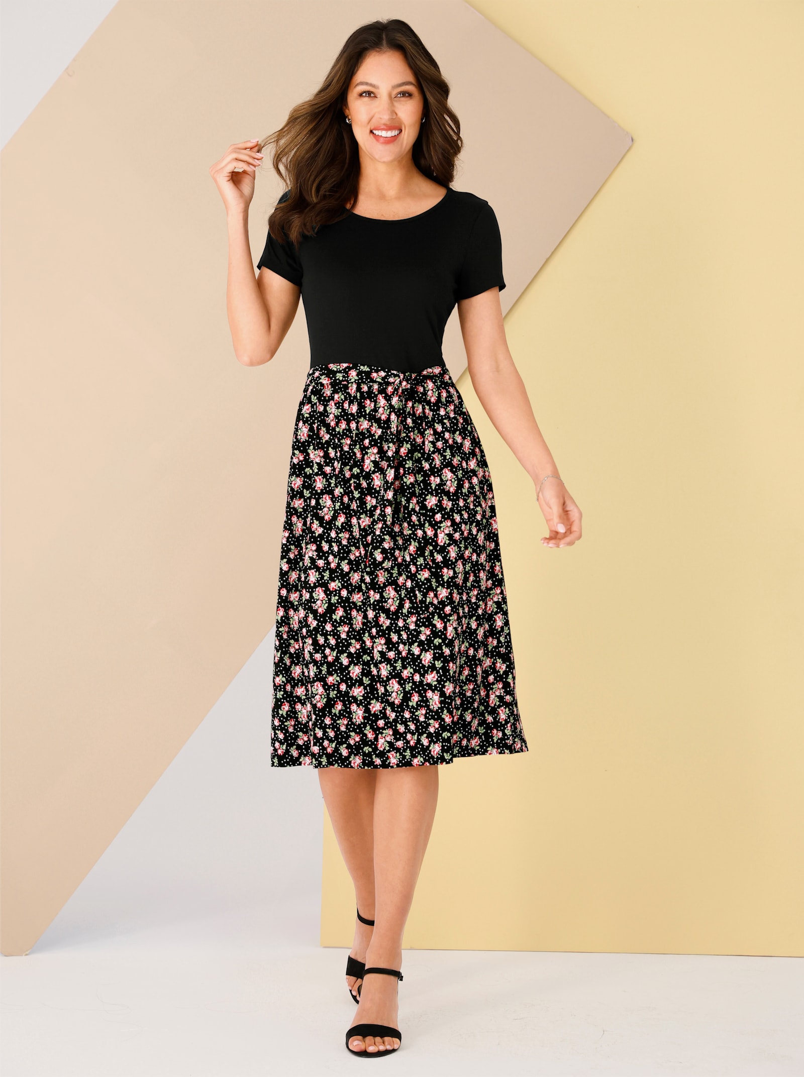 Jerseykleid mit passendem Bindegürtel - schwarz-bedruckt