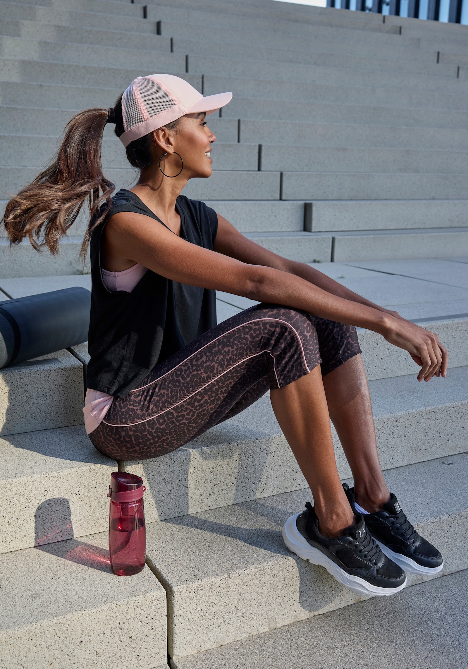 LASCANA ACTIVE Sporthose - braun