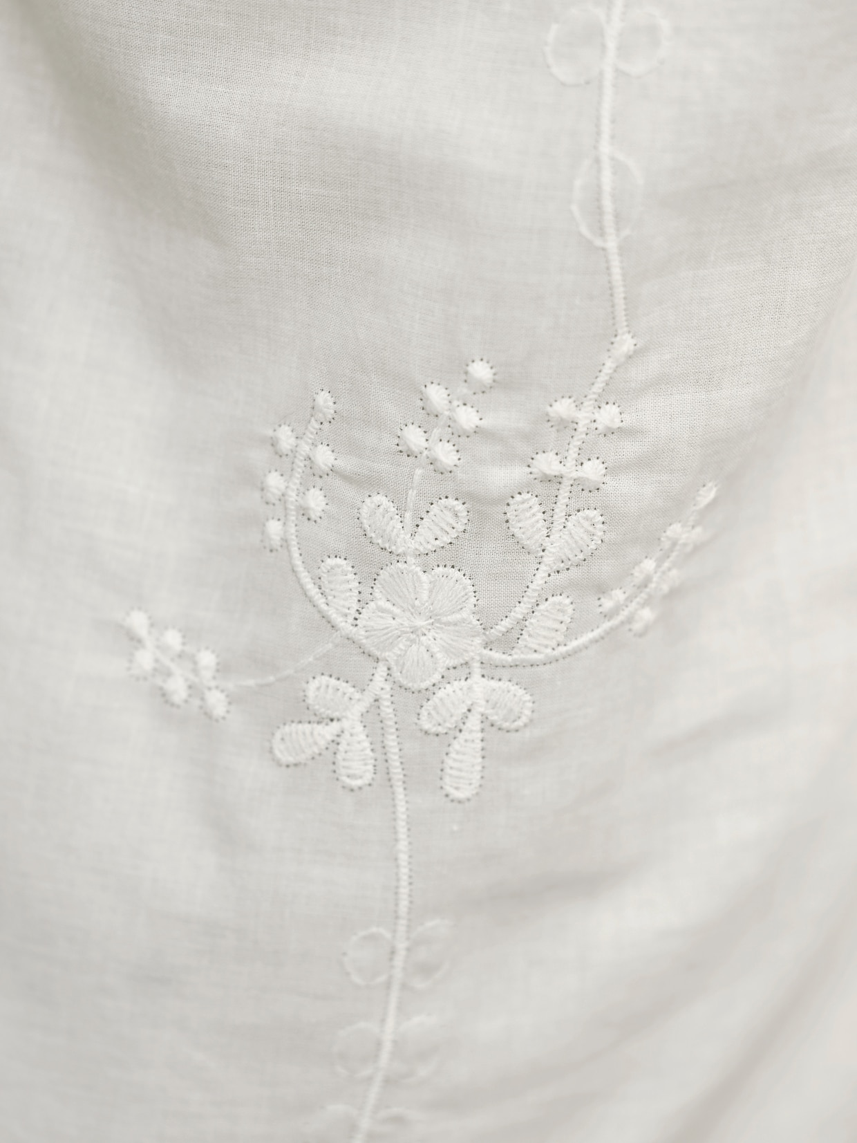 Schlupfbluse mit Blütenstickerei - ecru