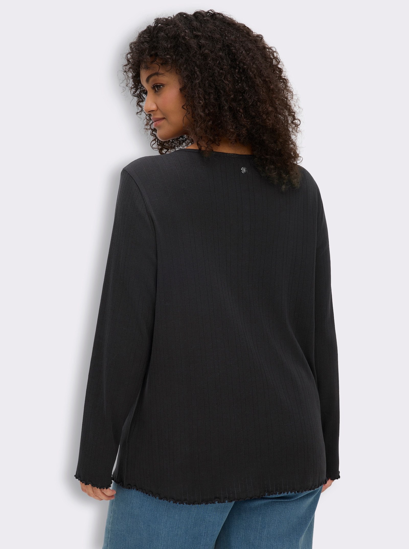 sheego Langarmshirt in Ajour-Qualität, mit Zierknöpfen - schwarz