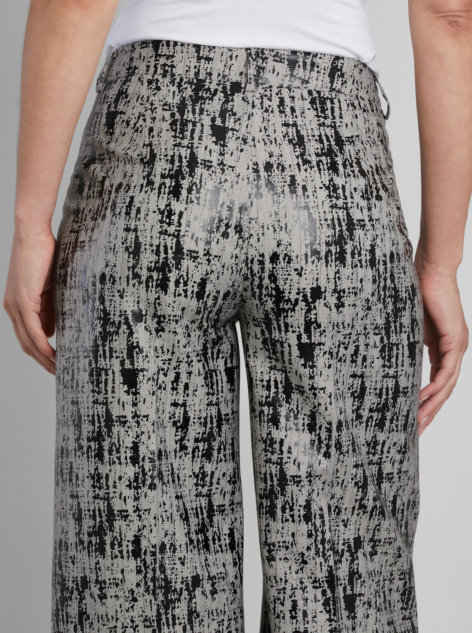 heine Druckhose mit weitem Bein - grau-schwarz-bedruckt