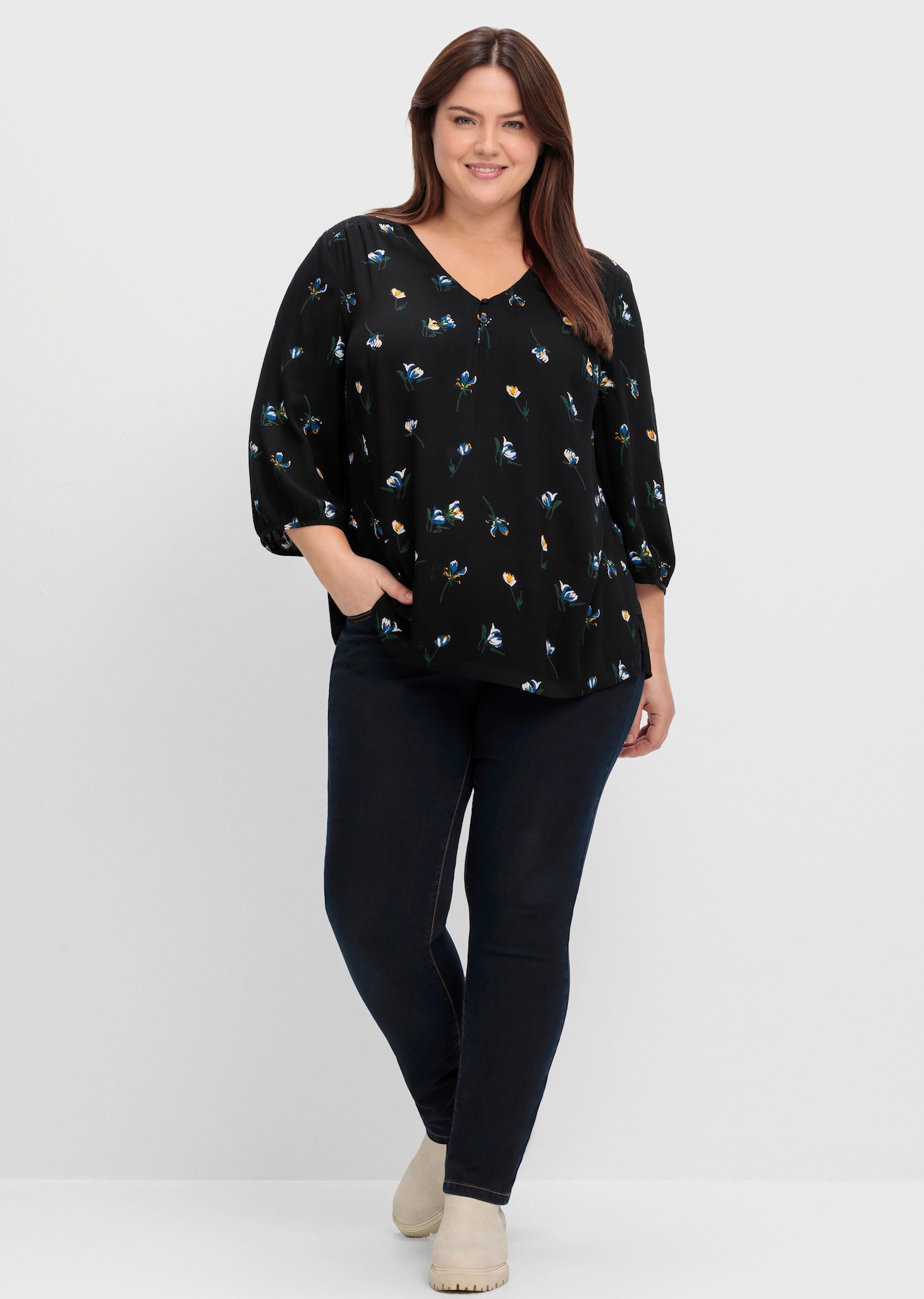 sheego Tunika mit floralem Allover-Druck - schwarz-gemustert