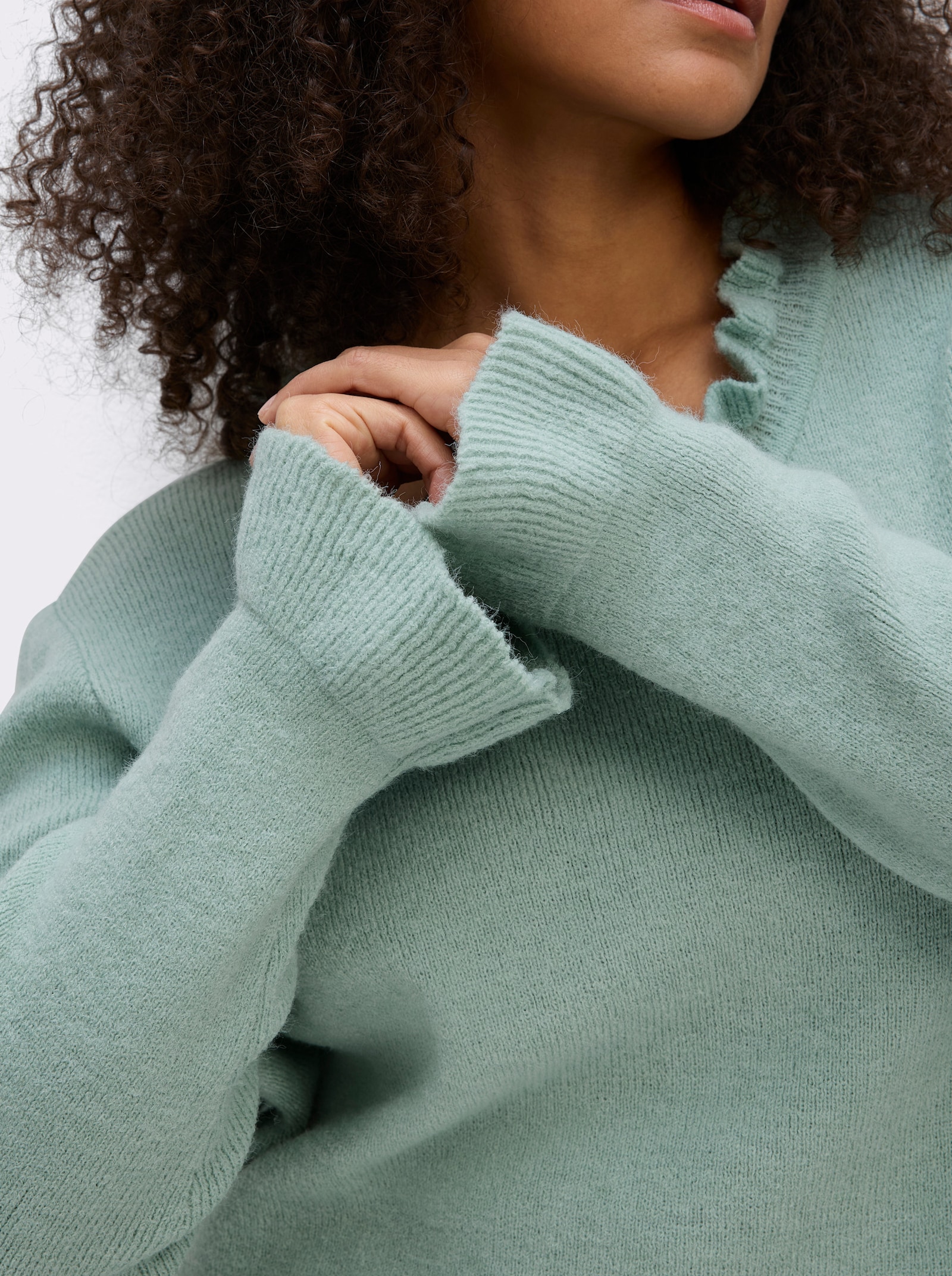 sheego Strickpullover mit gerüschten Abschlüssen - kalkmint