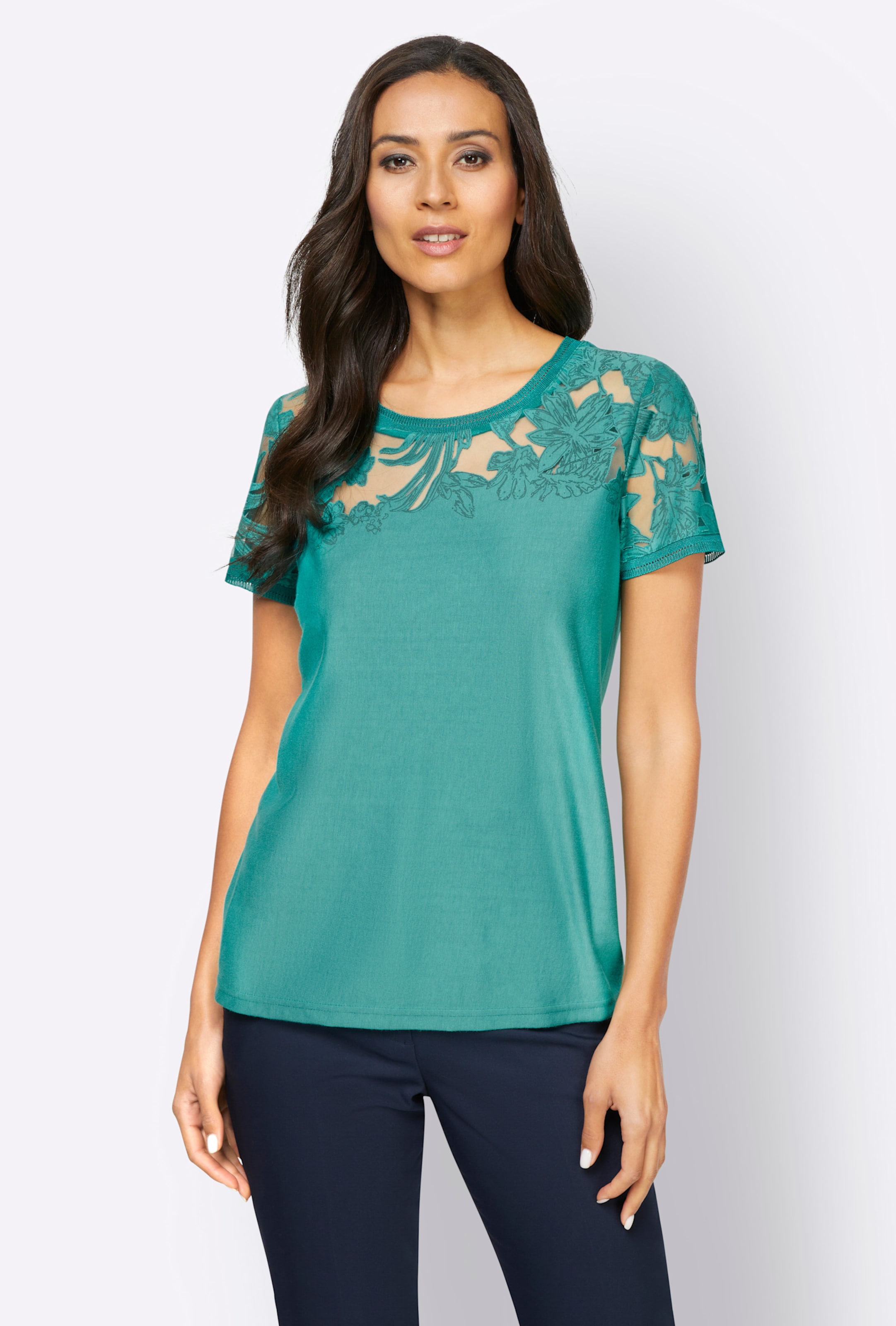 Smaragd günstig Kaufen-Shirt in smaragd von heine. Shirt in smaragd von heine <![CDATA[Shirt Trendstarkes Teil mit floralem Ausbrenner-Dessin an Ausschnitt, Rücken und Ärmeln. Kurzarm-Style mit Rundhalsausschnitt.]]>. 