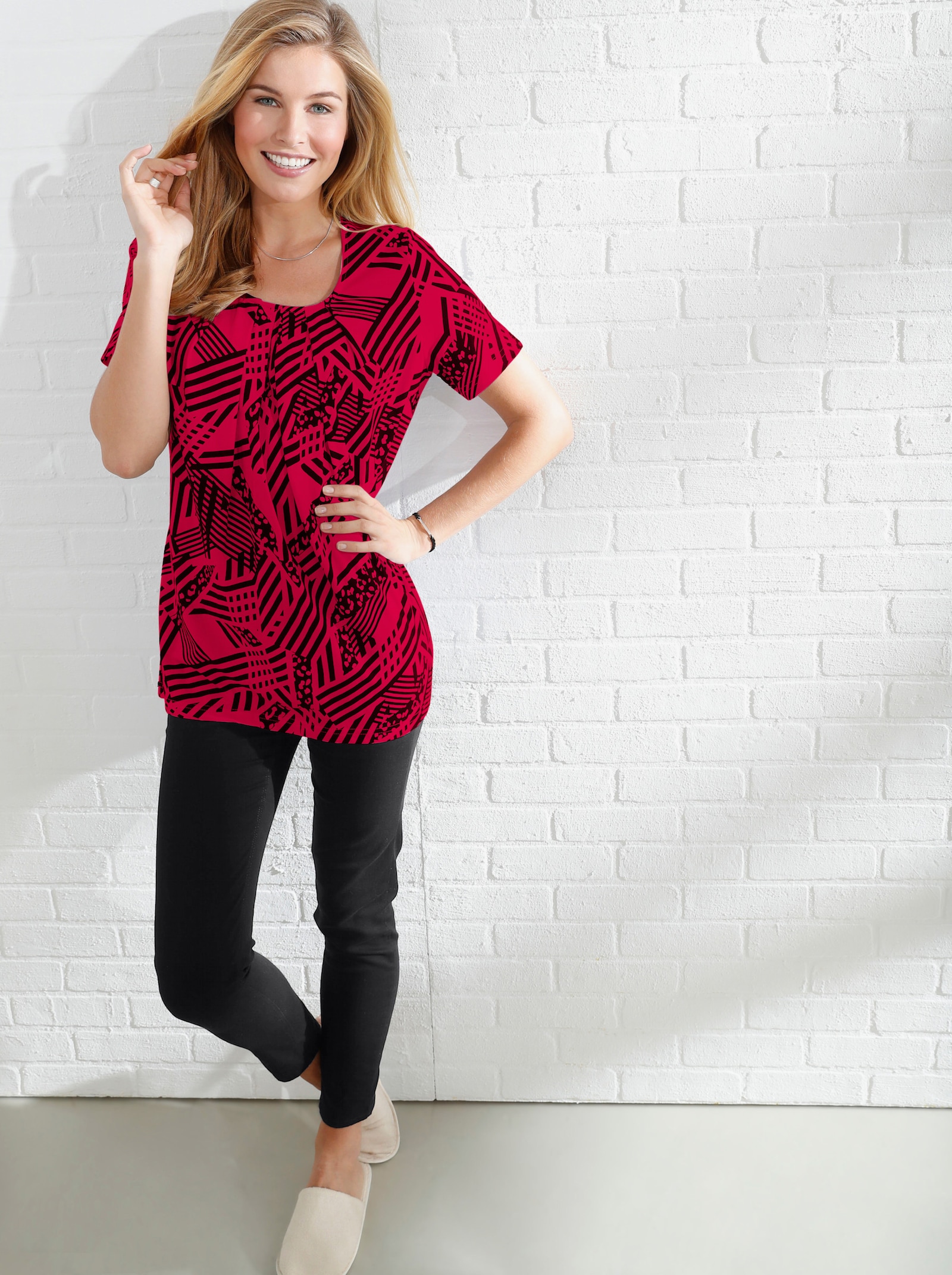 Dlouhé tričko do A se záhyby - červená-vzor