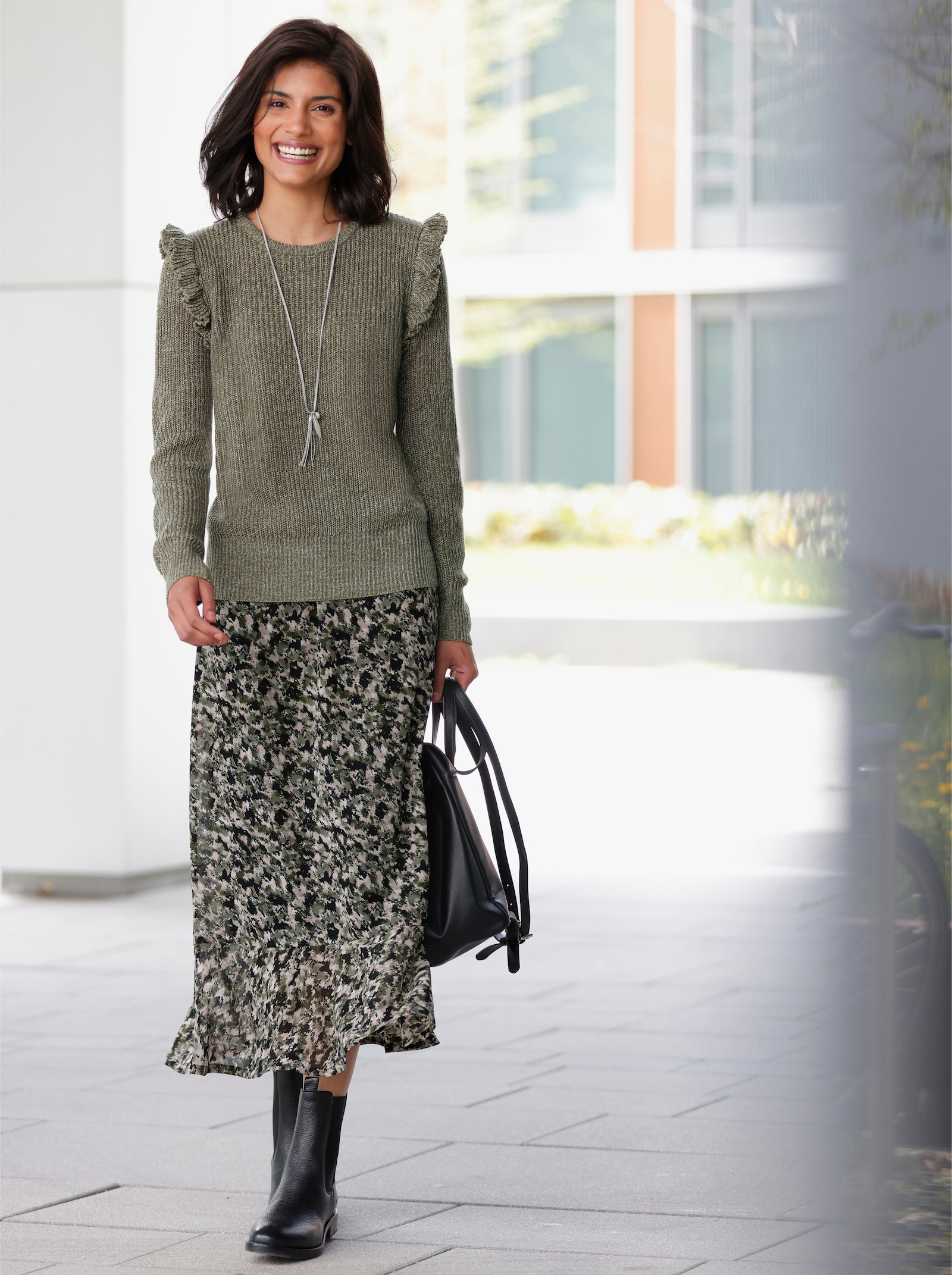 Rundhalspullover mit Rüschen an den Schultern - khaki-meliert