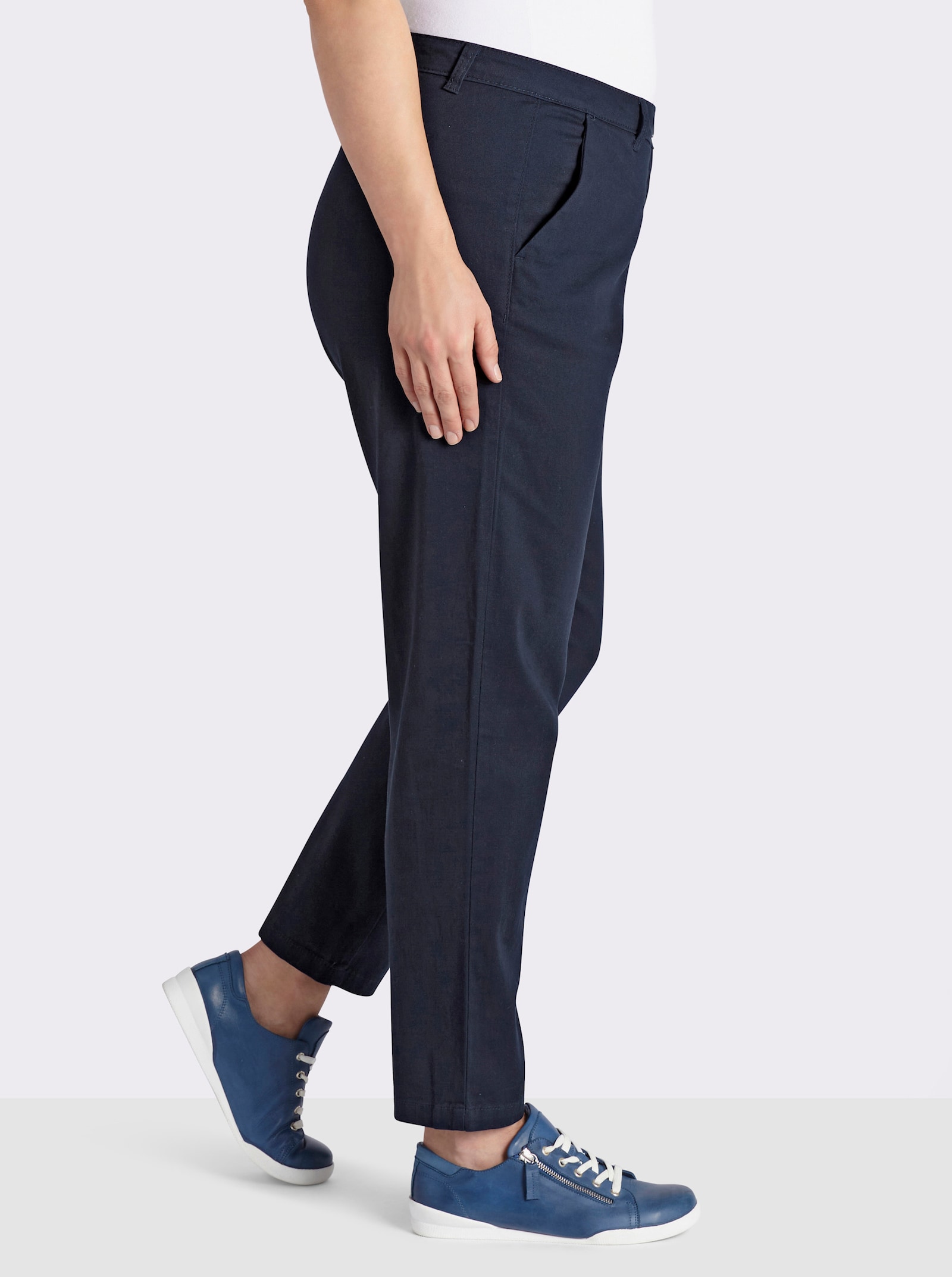 Boyfriend-Hose mit Gürtelschlaufen - marine